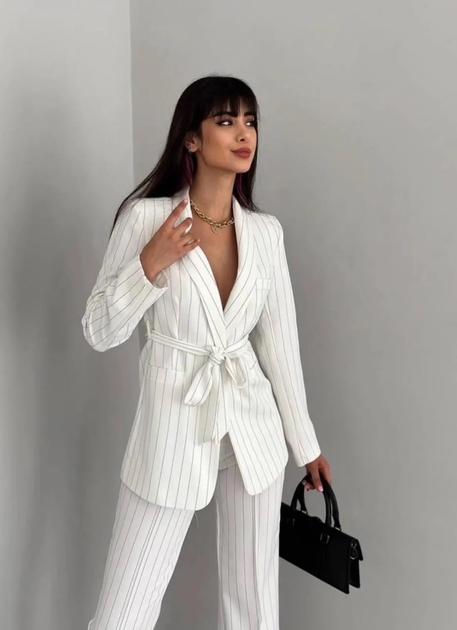 Beyaz Çizgili Kuşaklı Blazer Takım