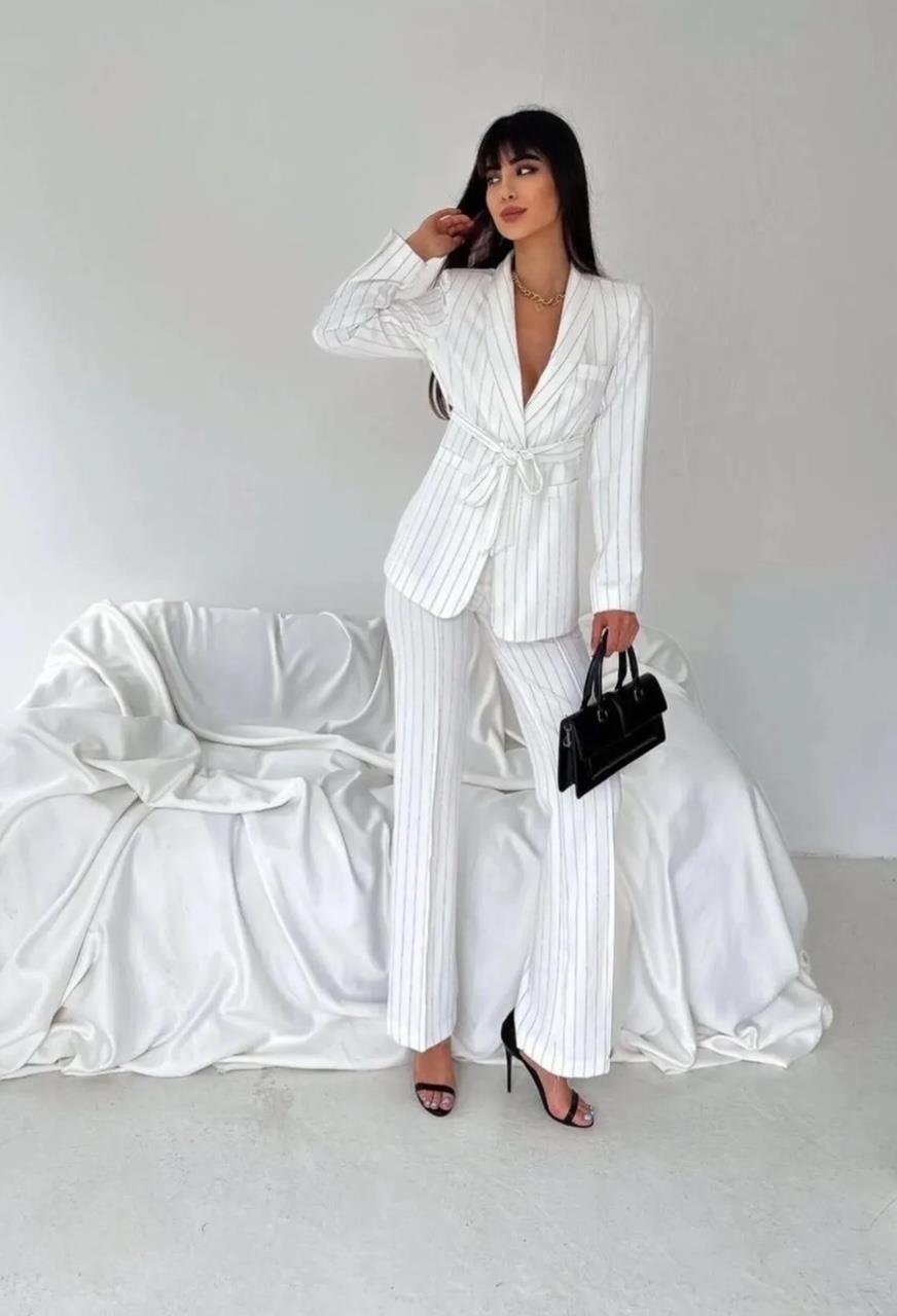 Beyaz Çizgili Kuşaklı Blazer Takım
