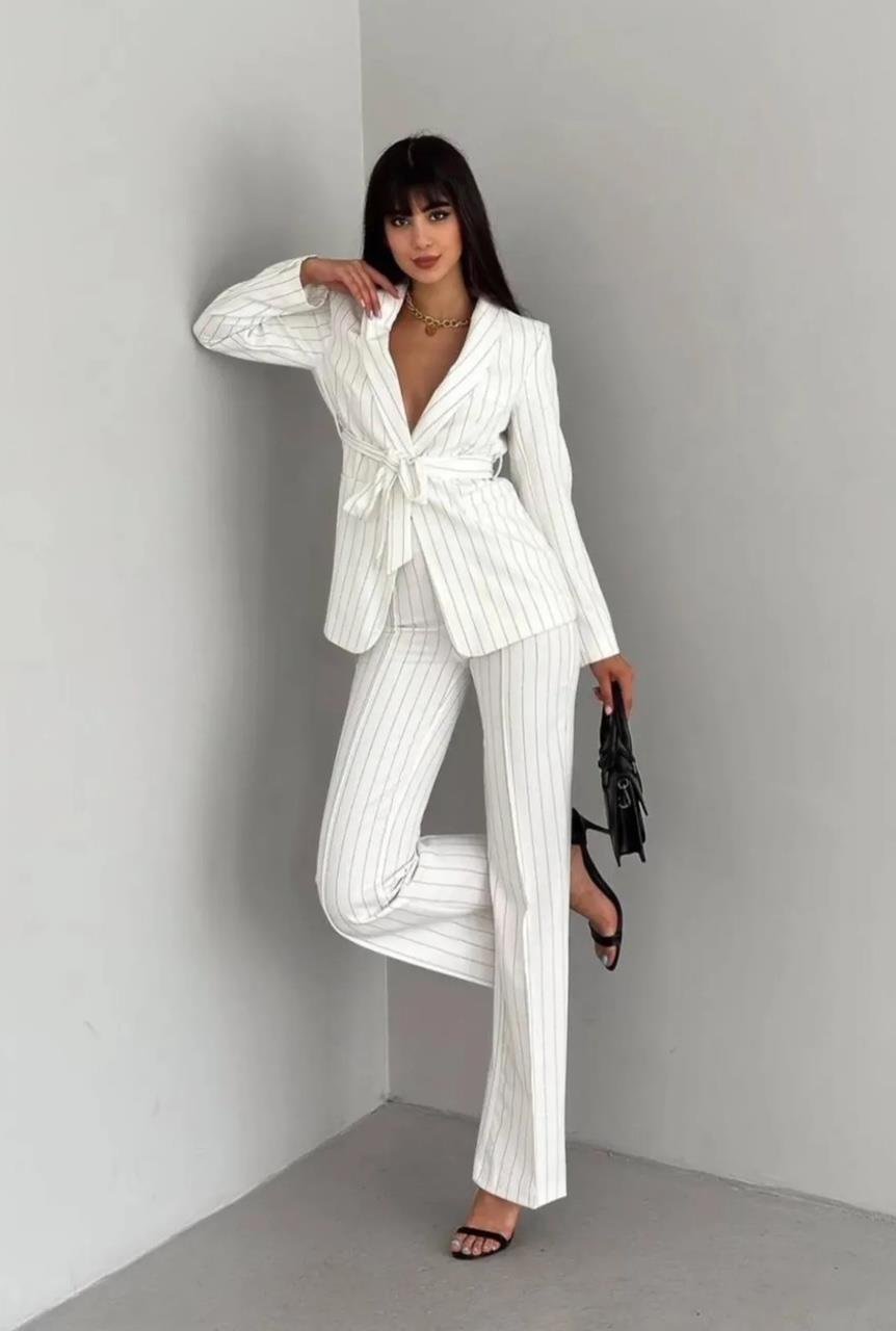 Beyaz Çizgili Kuşaklı Blazer Takım