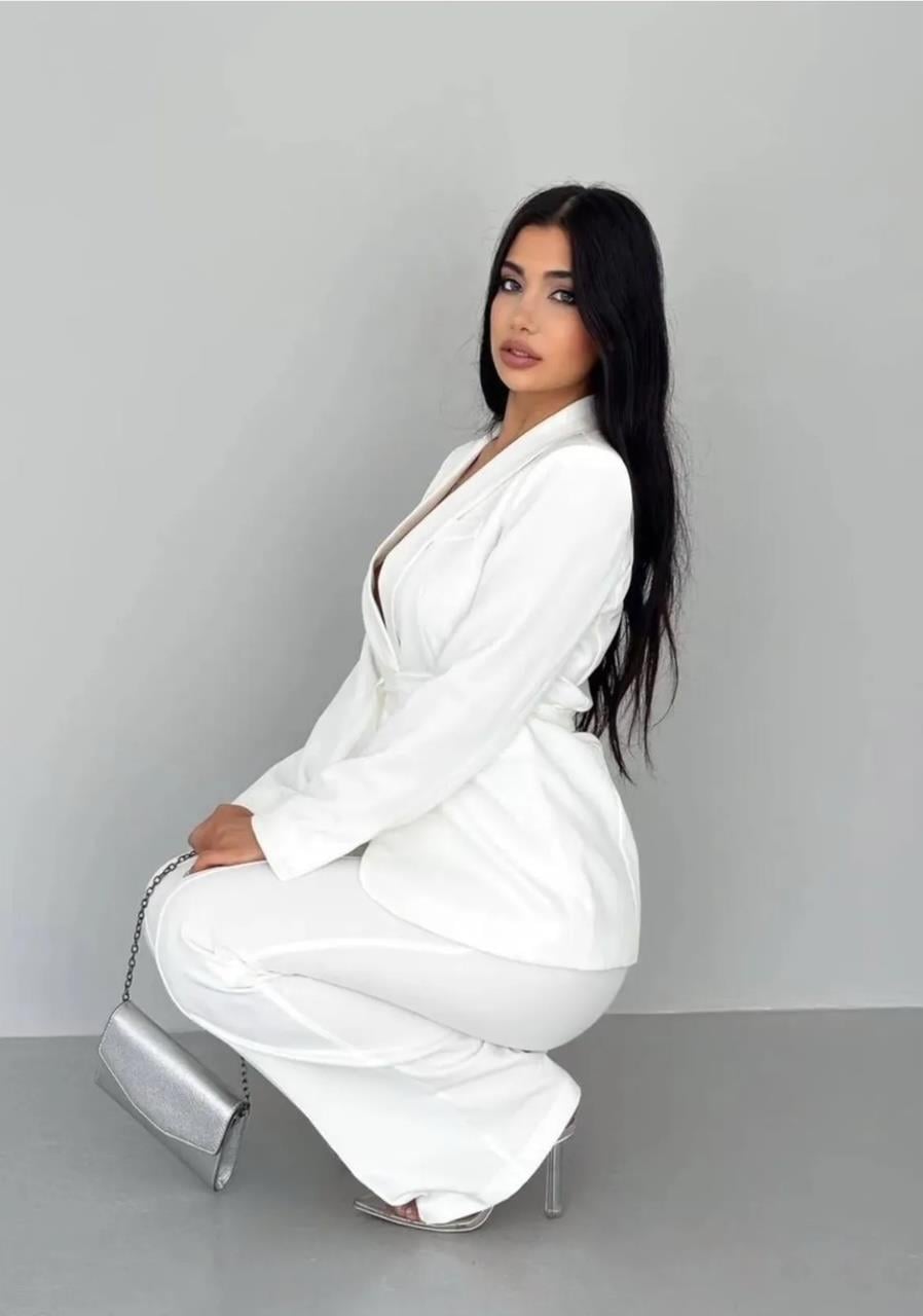 Beyaz Kuşaklı Blazer Takım