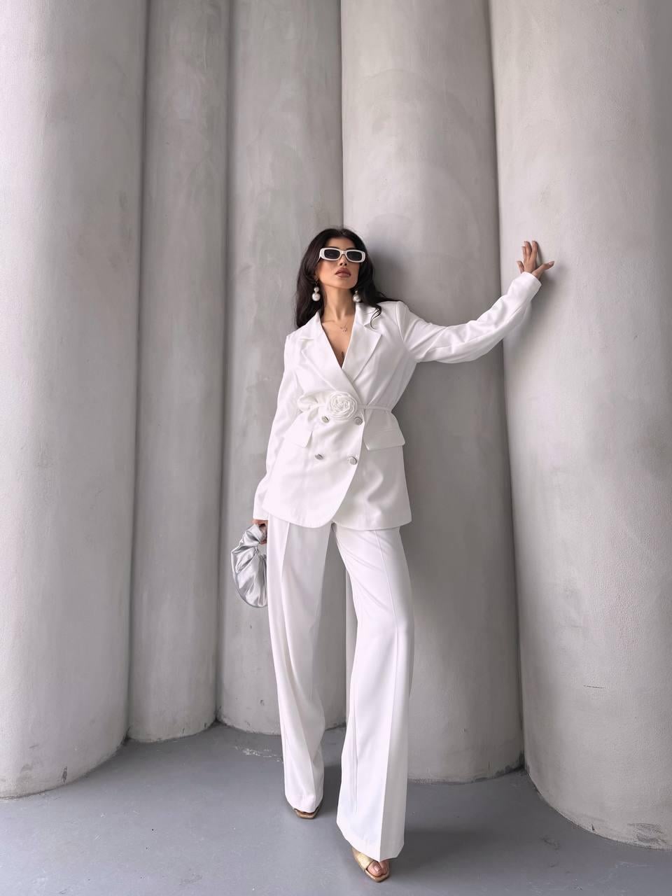 Beyaz Roses Güllü Blazer Takım