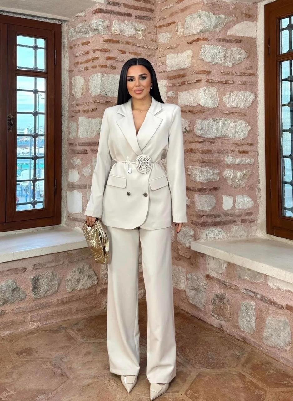 Beyaz Roses Güllü Blazer Takım