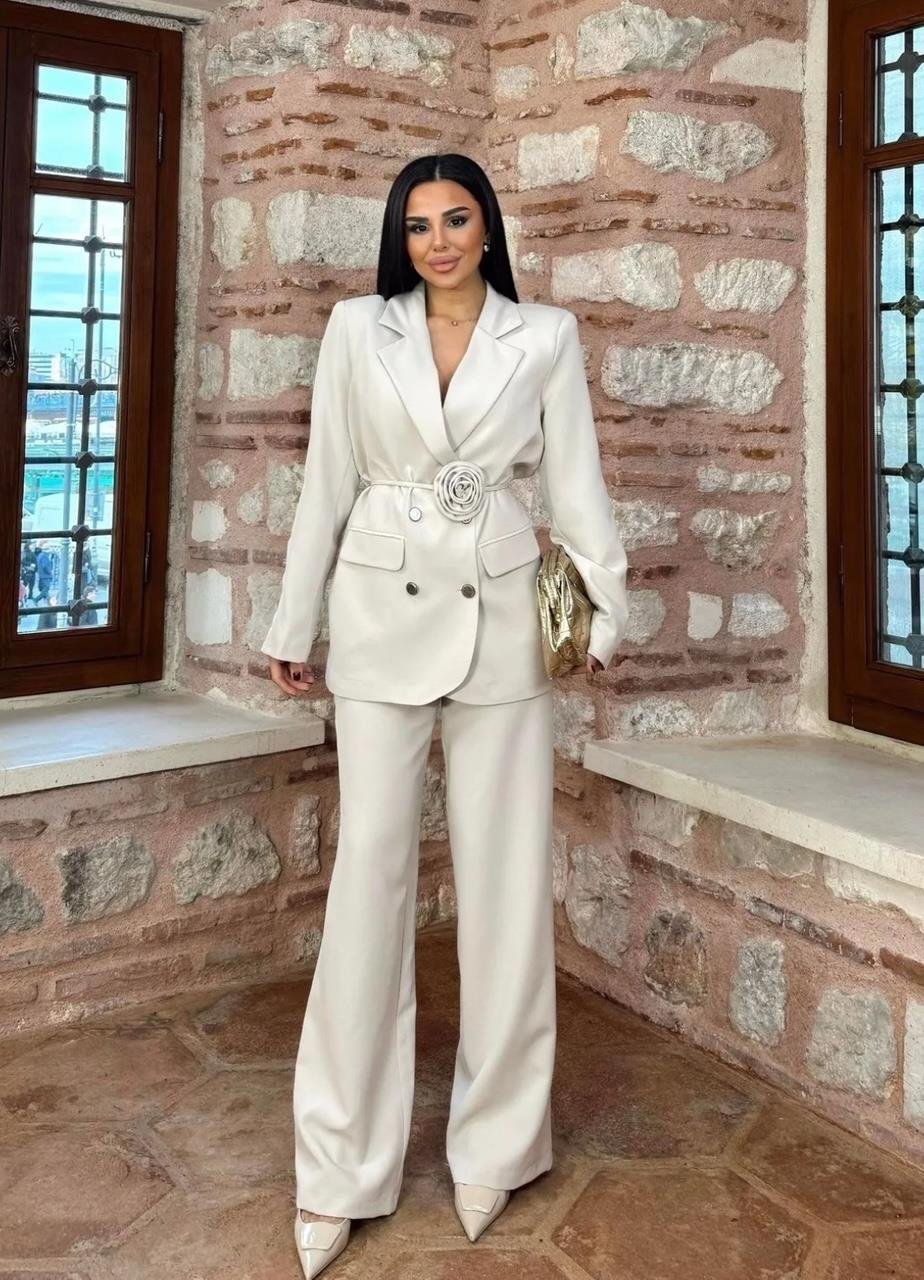 Beyaz Roses Güllü Blazer Takım