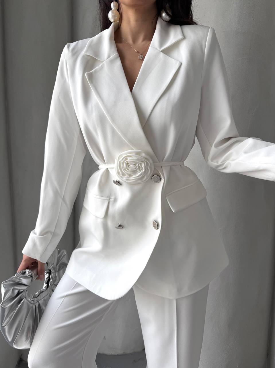 Beyaz Roses Güllü Blazer Takım