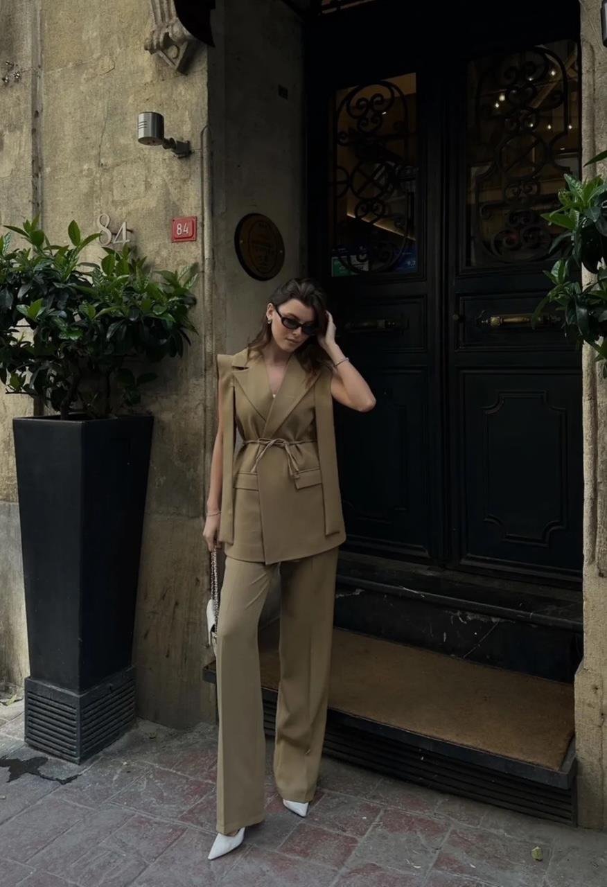 Haki Bağlamalı Yelekli Pantolonlu Blazer Takım