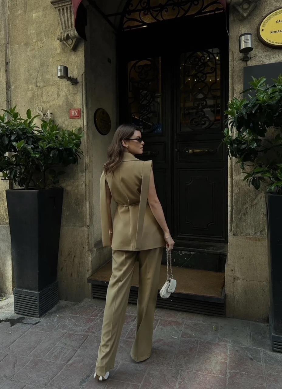 Haki Bağlamalı Yelekli Pantolonlu Blazer Takım