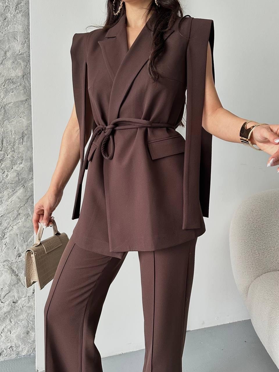 Kahverengi Bağlamalı Yelek Pantolon Blazer Takım