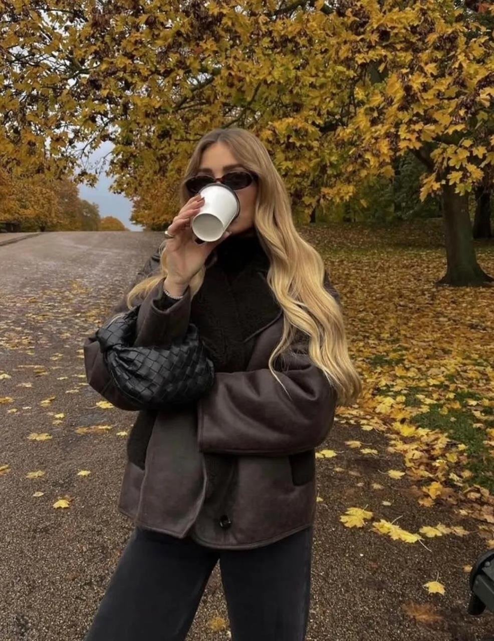 Kahverengi Lamine Çoban Düğmeli Mont
