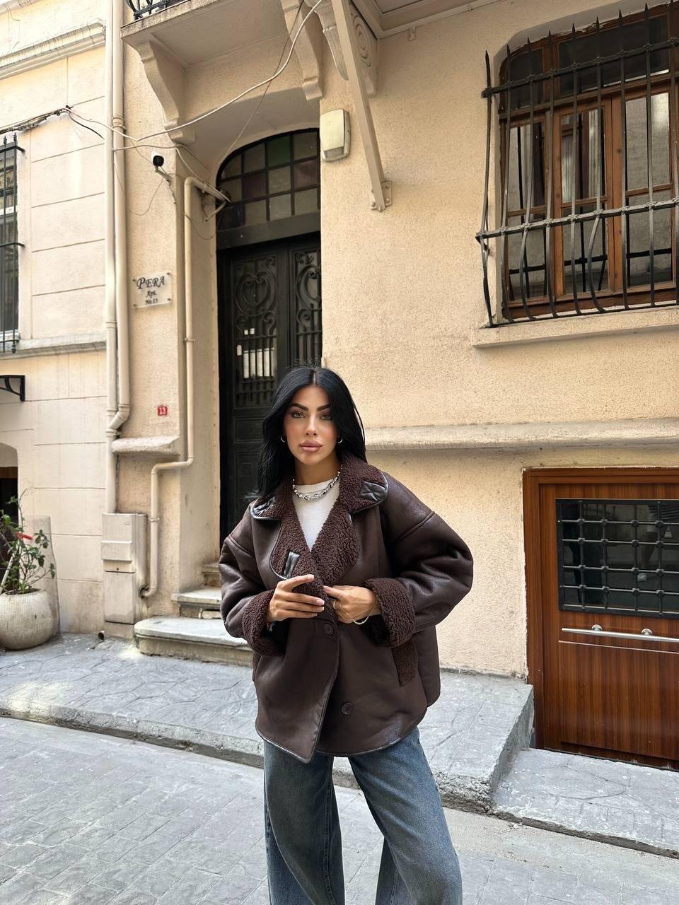 Kahverengi Lamine Çoban Düğmeli Mont