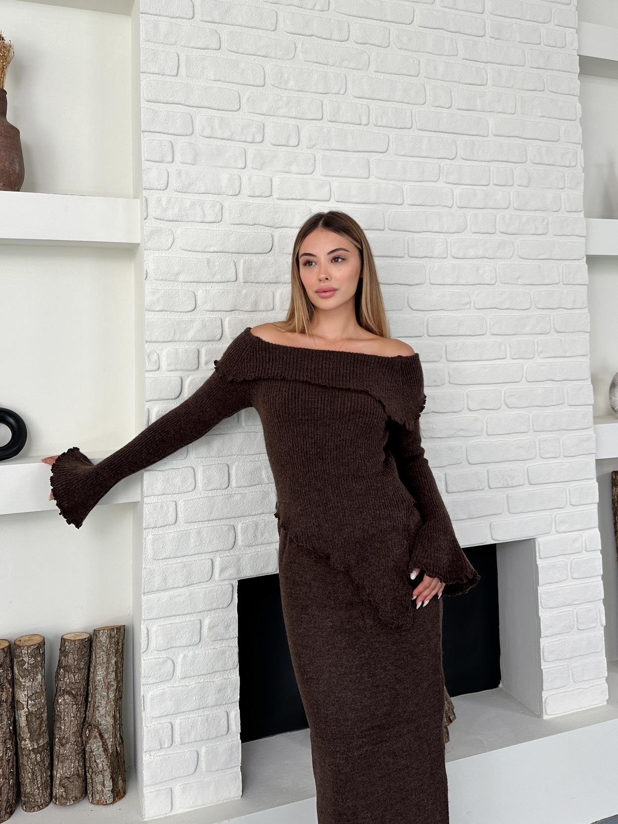 Kahverengi Lüks Asimetrik Kesim Bluz Etek Triko Takım