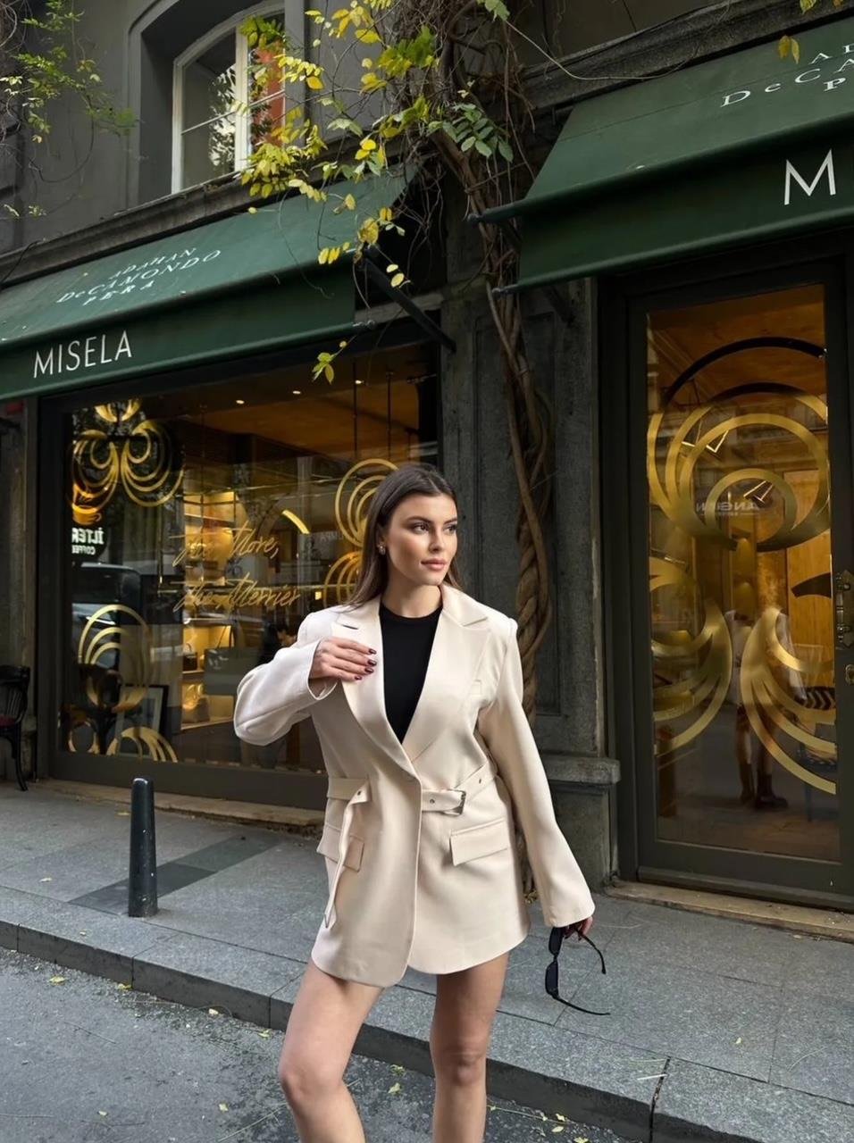 Krem Kemerli Blazer Ceket
