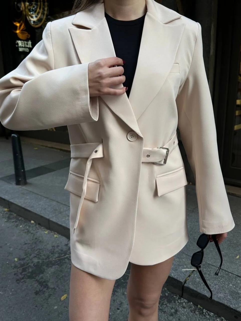 Krem Kemerli Blazer Ceket