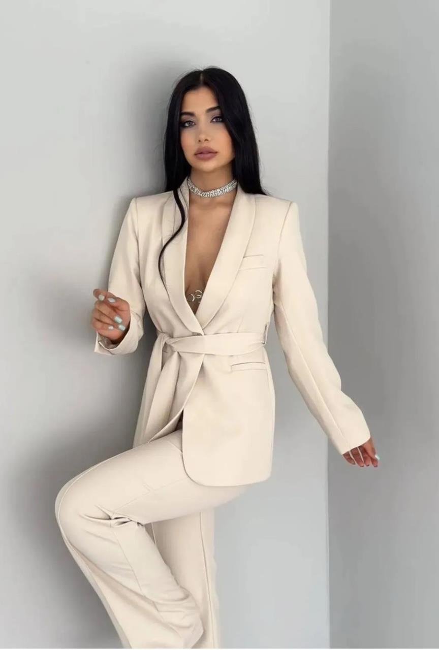 Krem Kuşaklı Blazer Takım