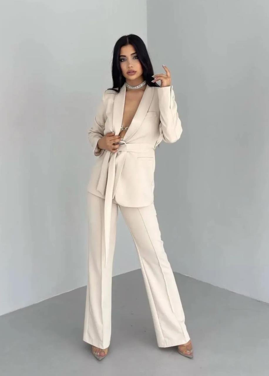 Krem Kuşaklı Blazer Takım