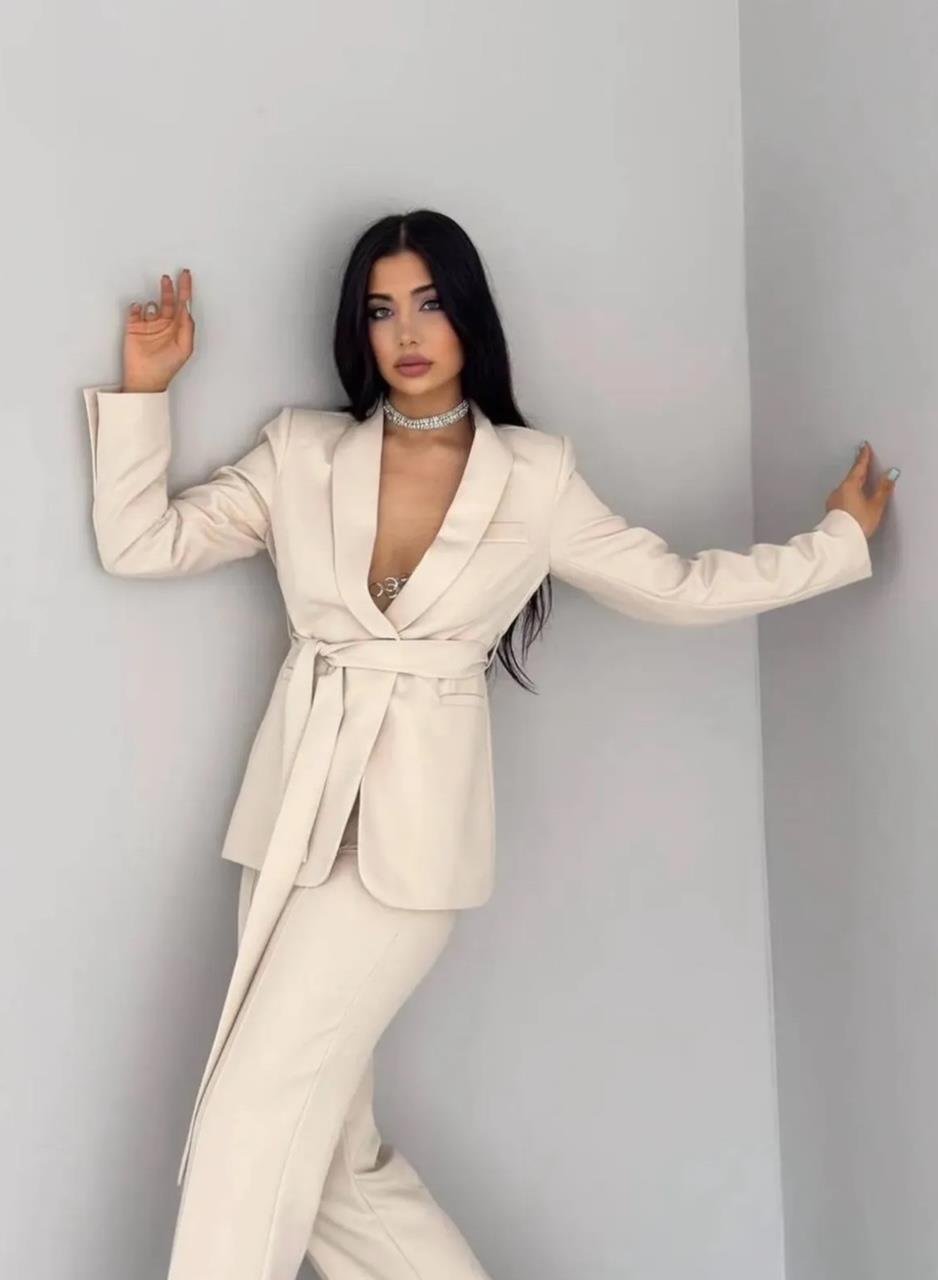 Krem Kuşaklı Blazer Takım