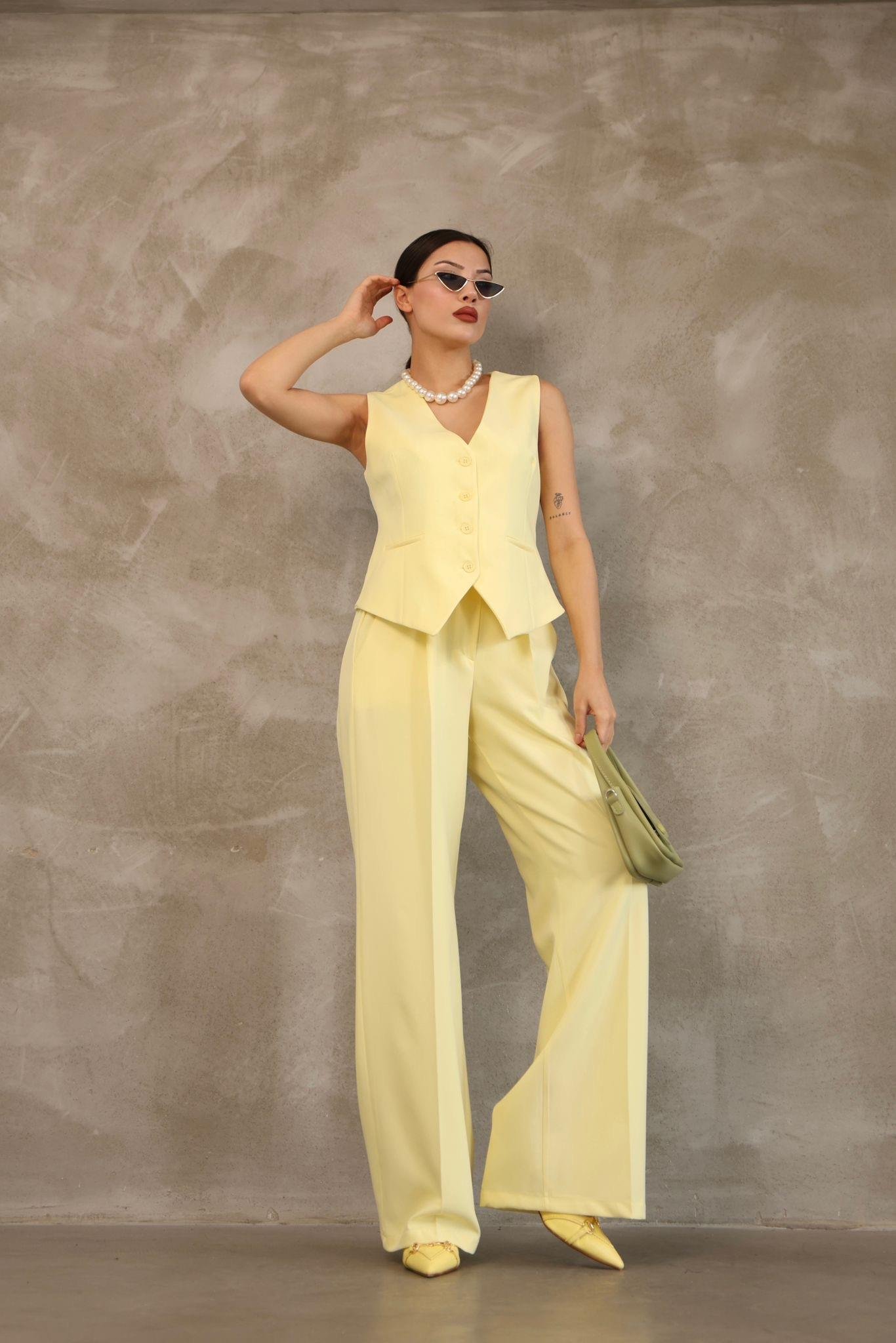 Sarı Düğmeli Yelek Pantolon Blazer Takım