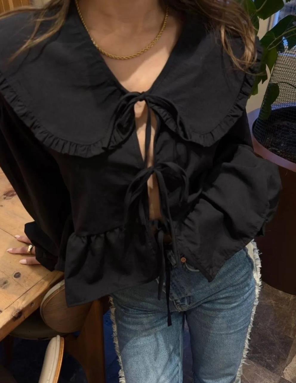 Siyah Bebe Yaka Bağlamalı Gömlek