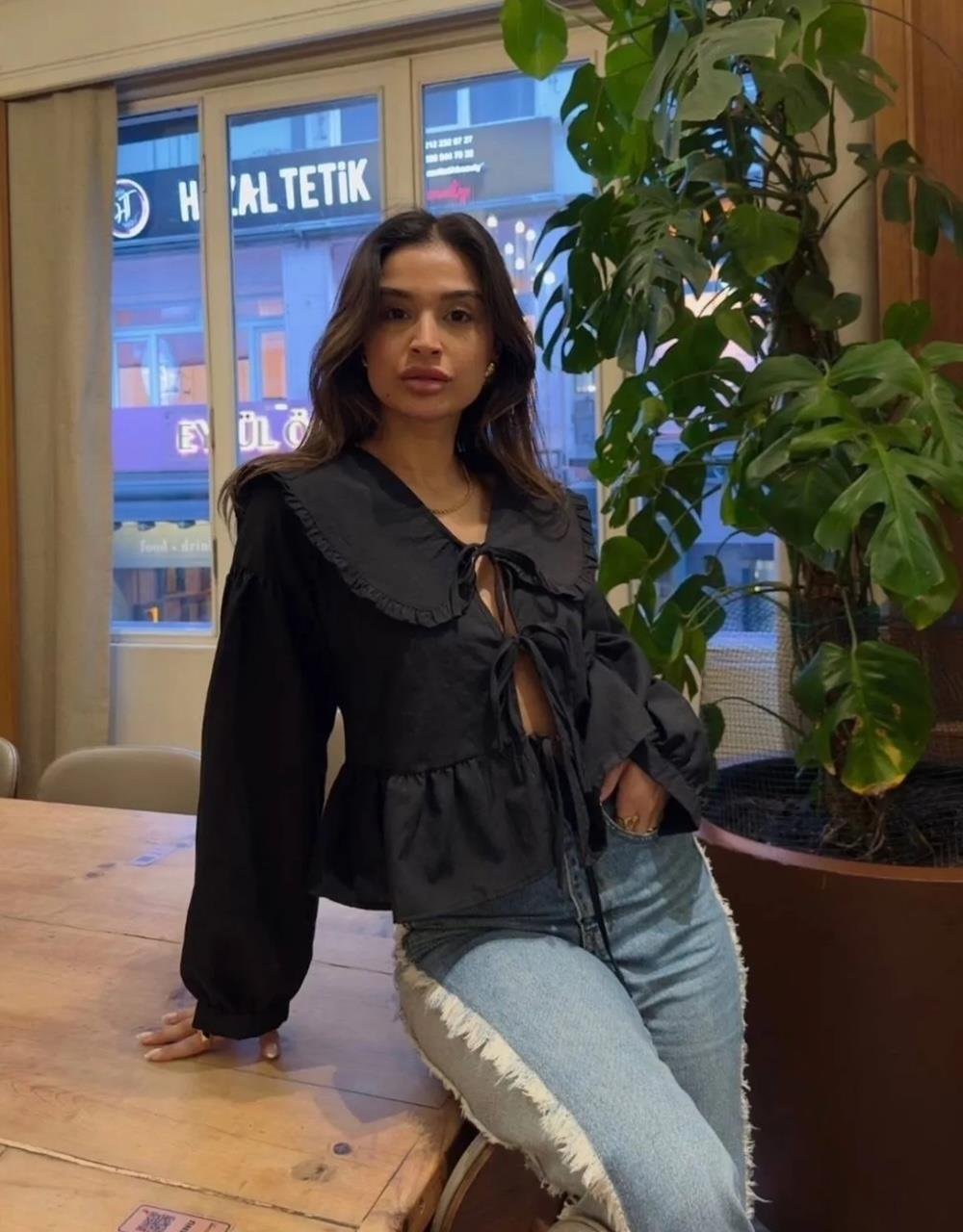Siyah Bebe Yaka Bağlamalı Gömlek