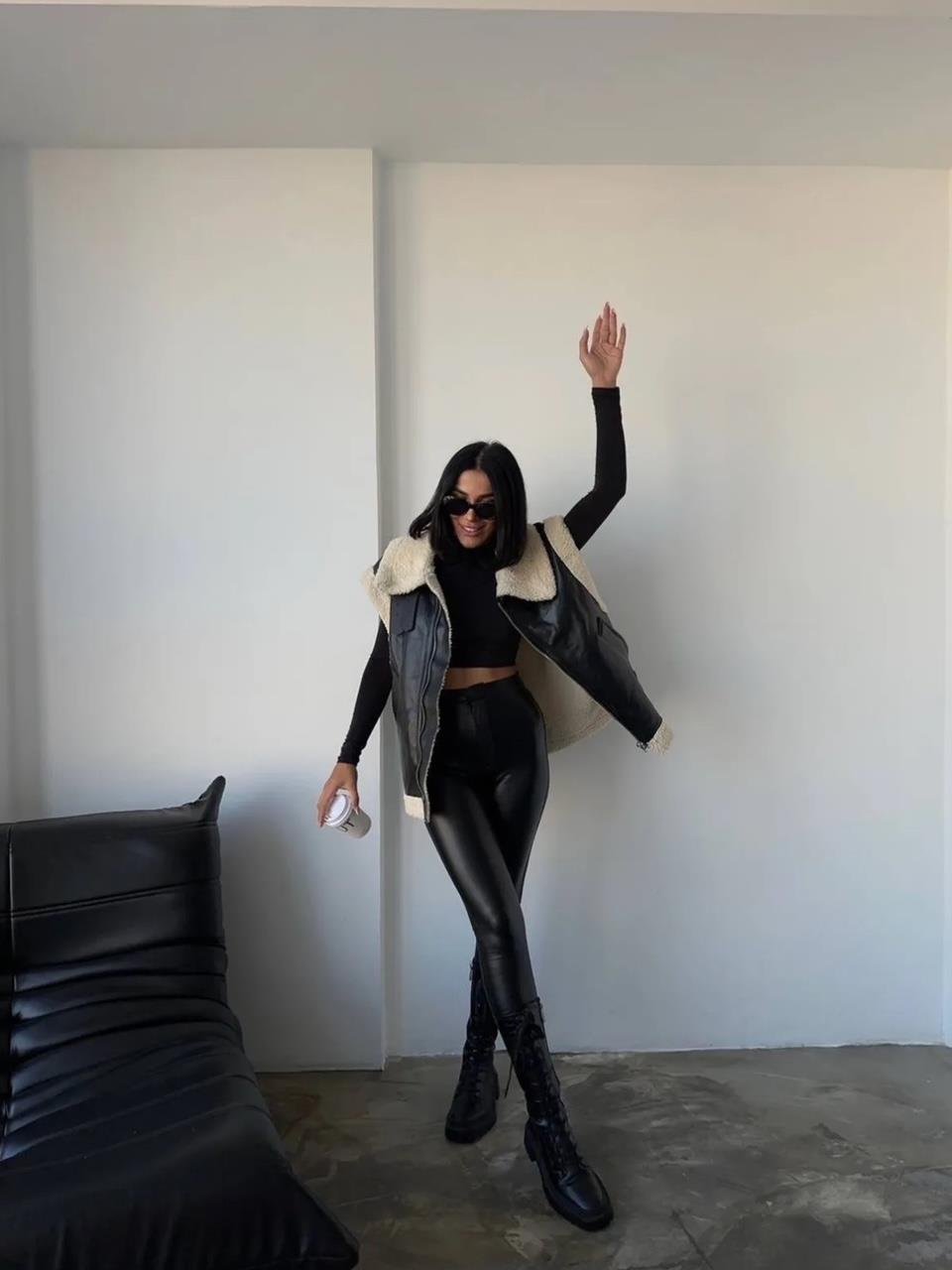 Siyah İçi Peluş Deri Yelek