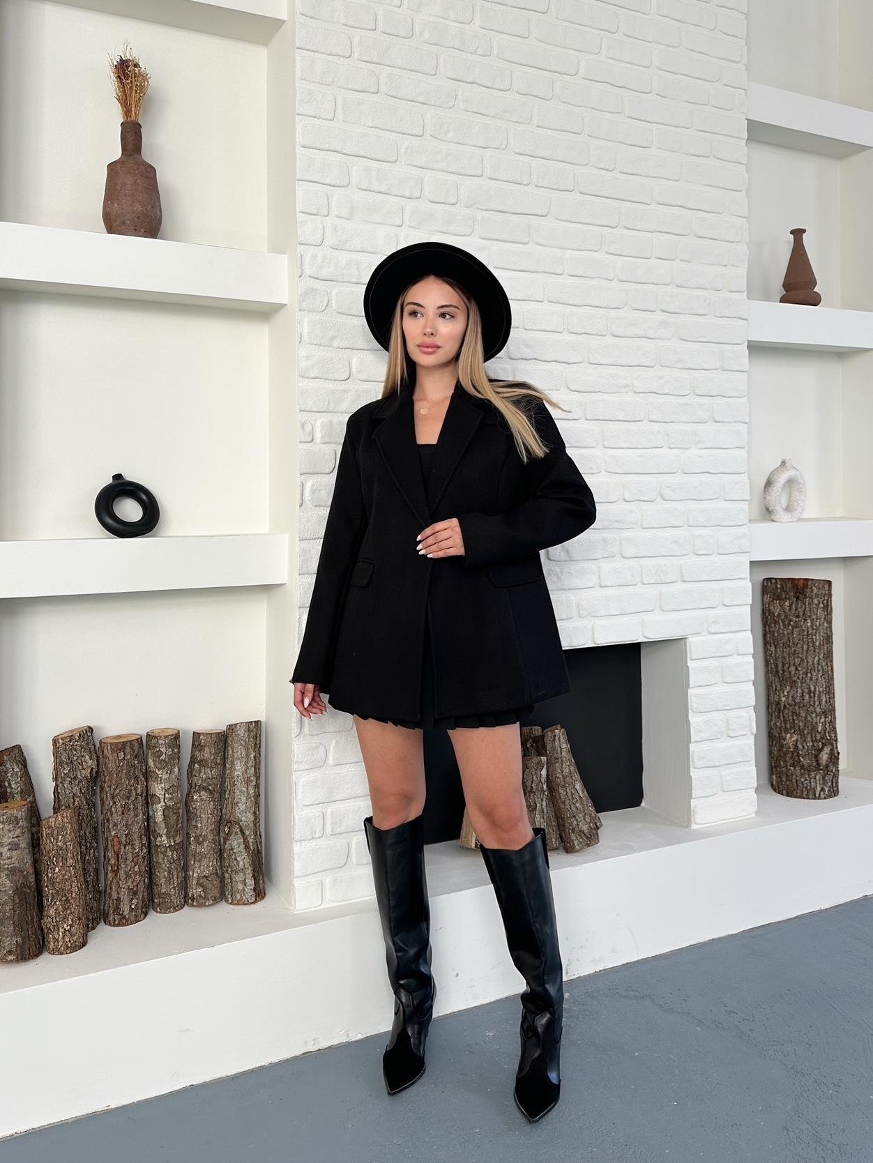 Siyah Kaşe Çıtçıtlı Blazer Ceket