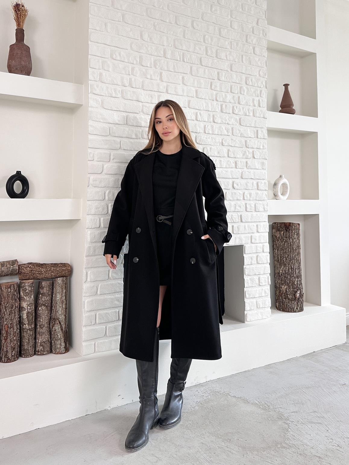Siyah Kaşe Kolu Kemerli Düğmeli Kaban