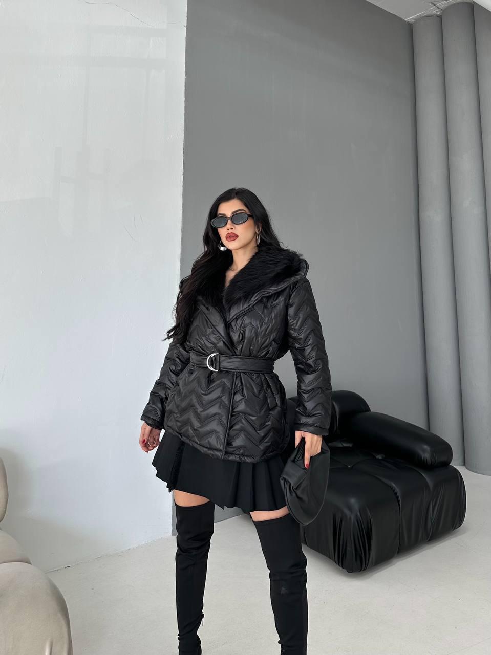 Siyah Kürklü Kapitone Mont