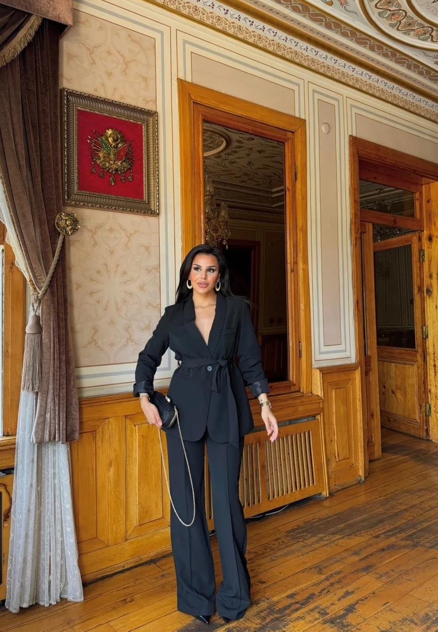 Siyah Kuşaklı Blazer Takım