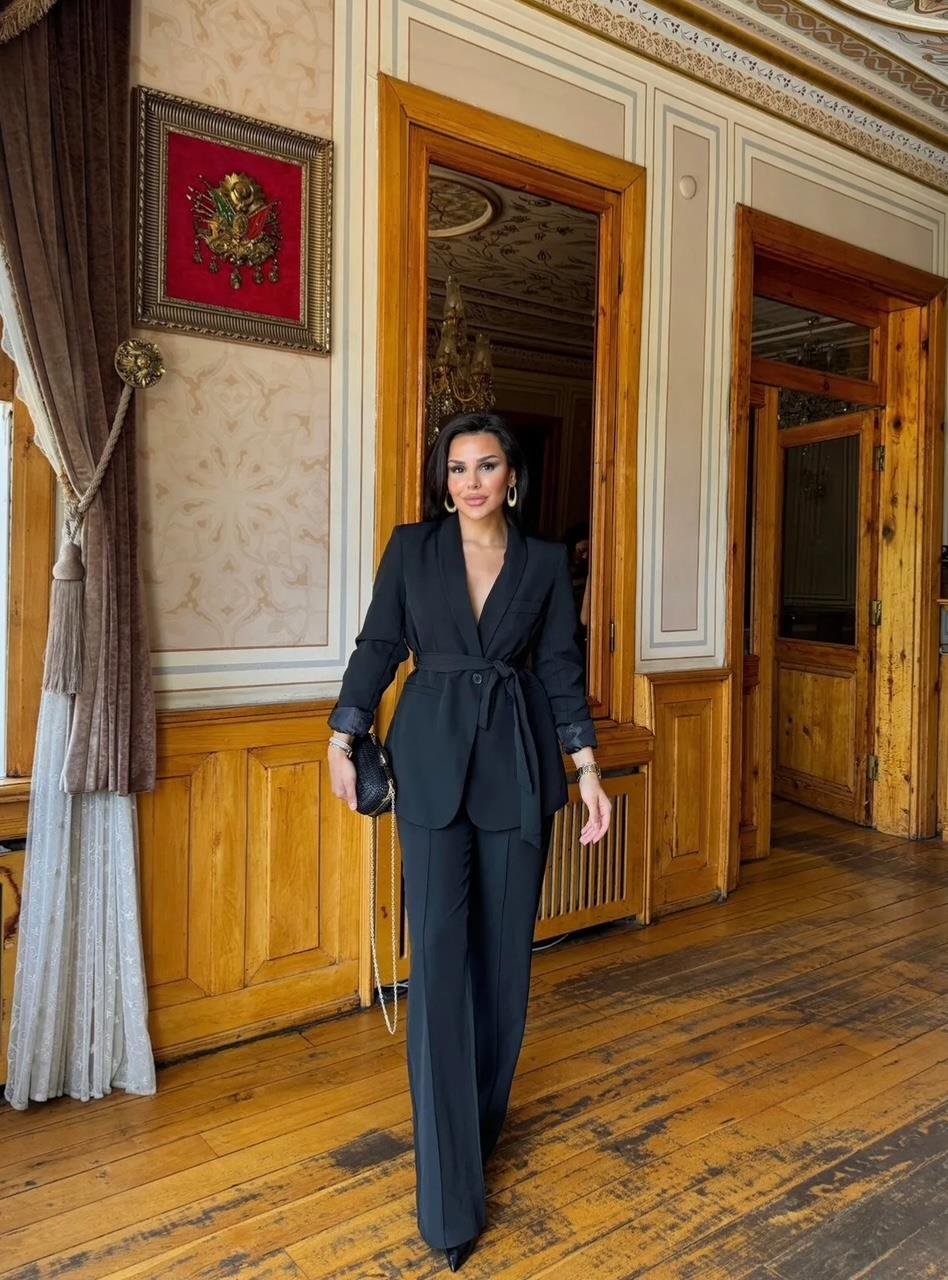 Siyah Kuşaklı Blazer Takım