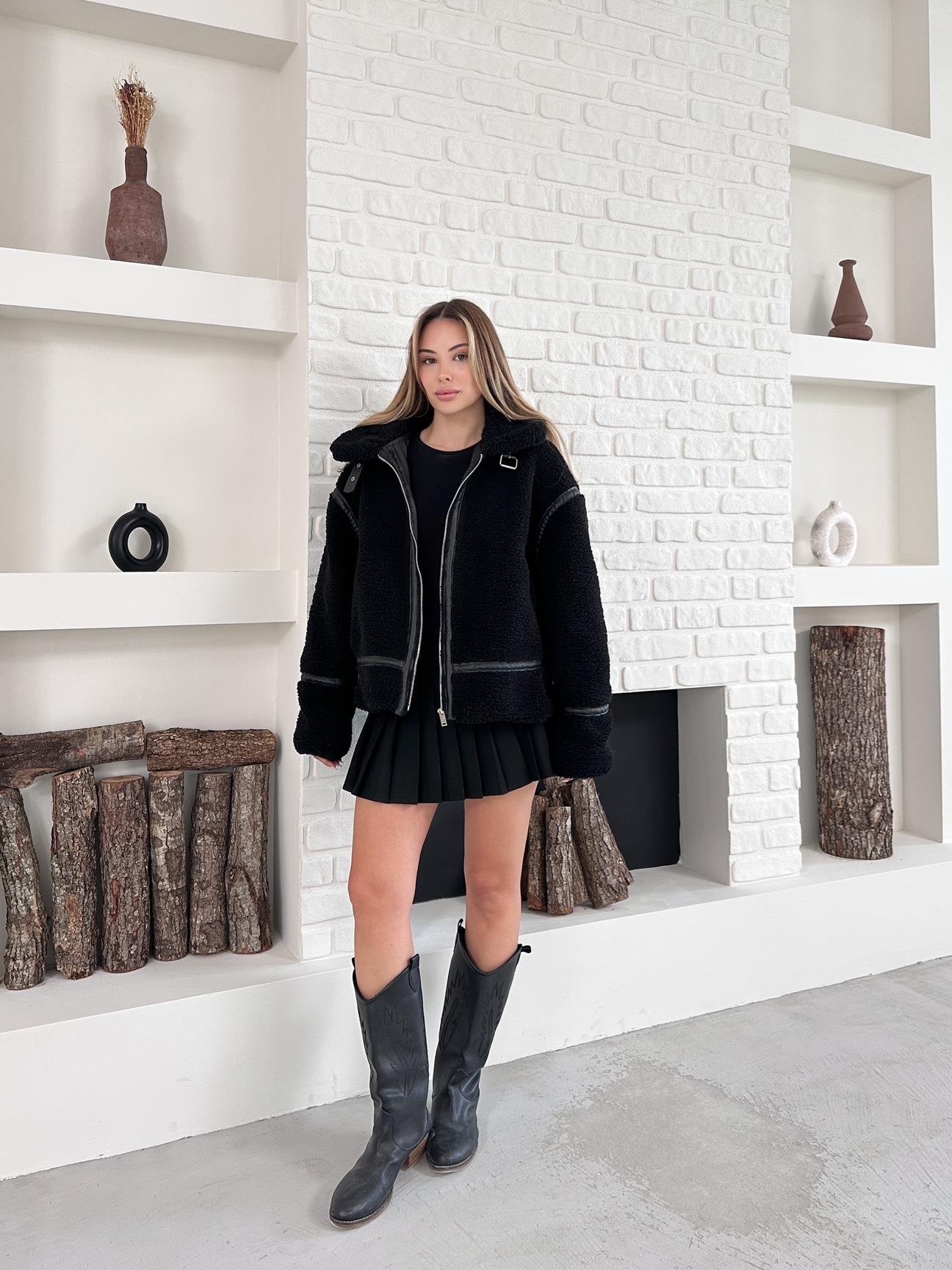 Siyah Peluş Fermuarlı Oversize Kuzu Mont