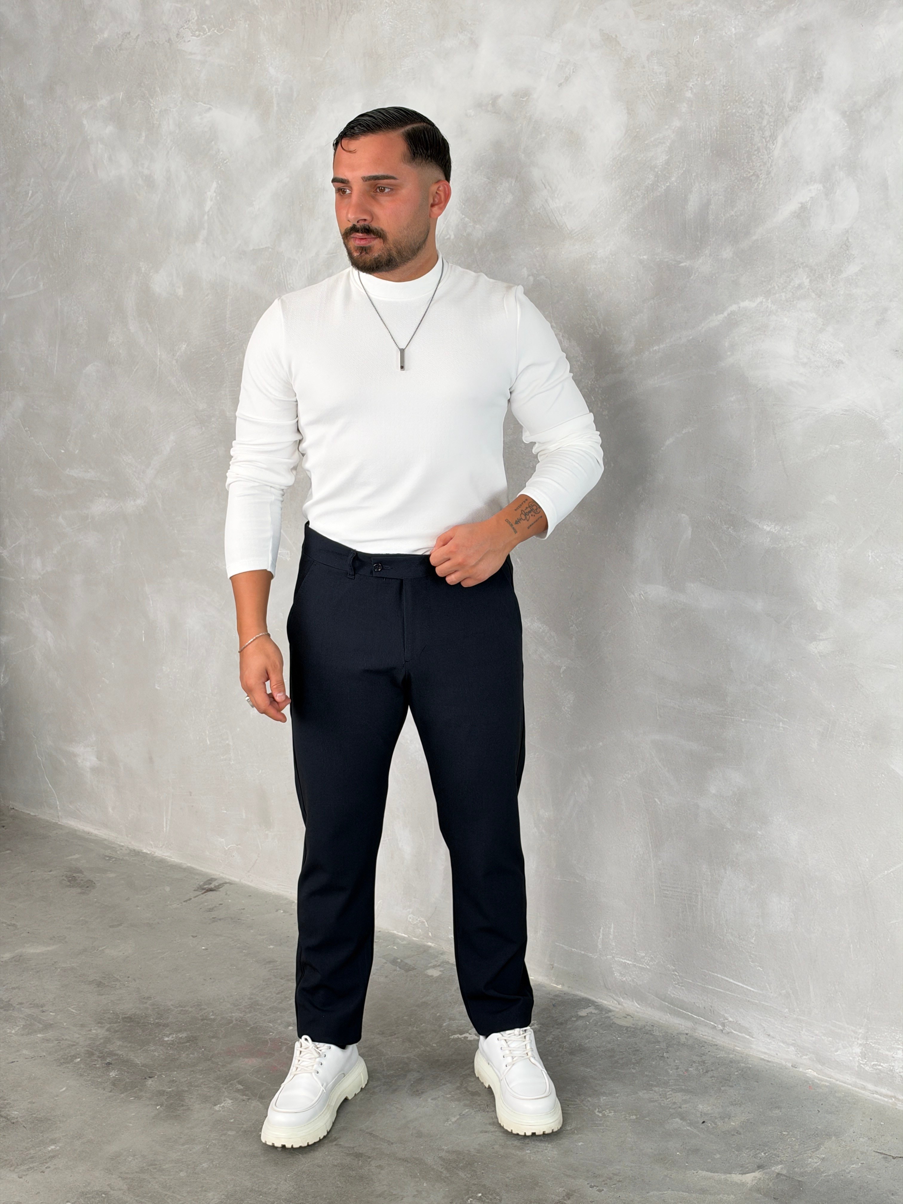 BASIC KIŞLIK DATE KOMBİNİ – 02 Beyaz Sweatshirt & Lacivert Pantolon