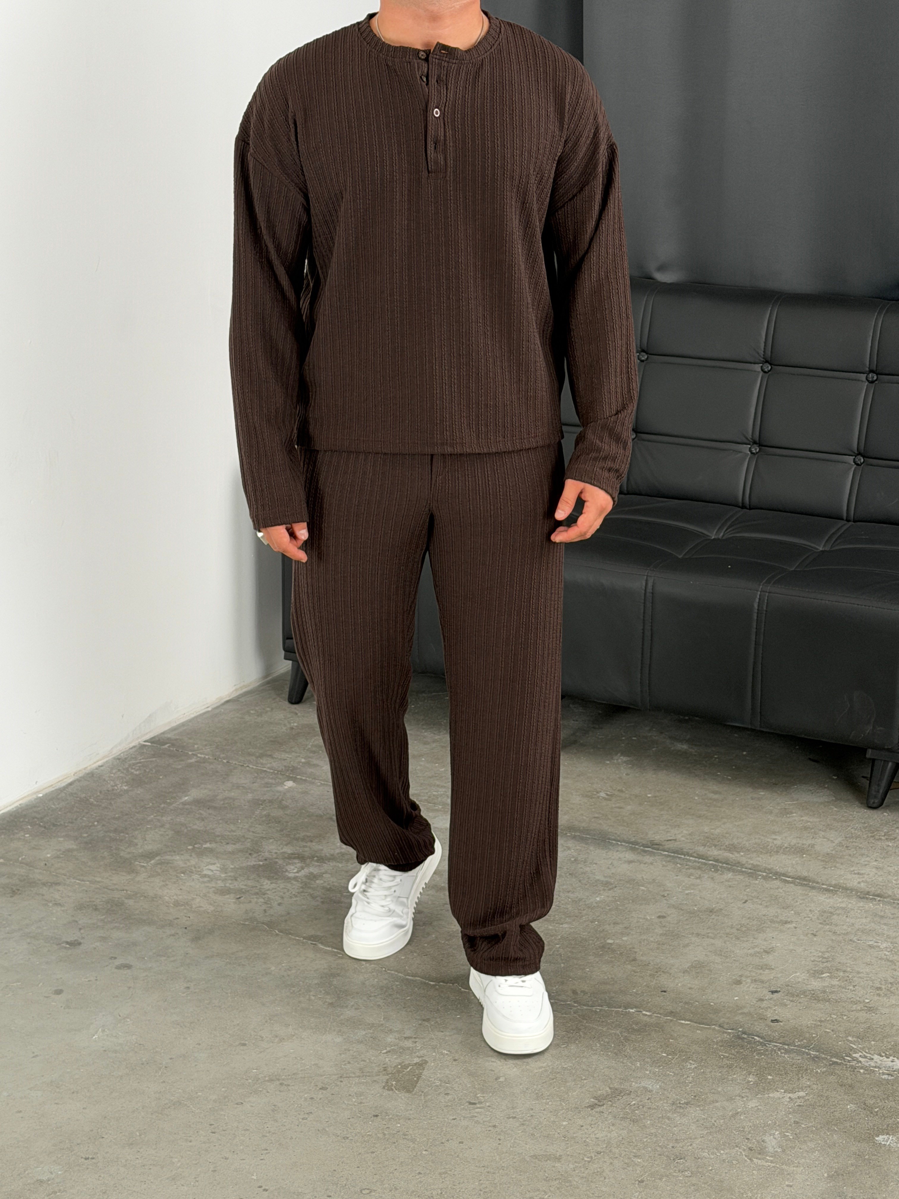 Burgu Desen Henley Model Takım Acı Kahve