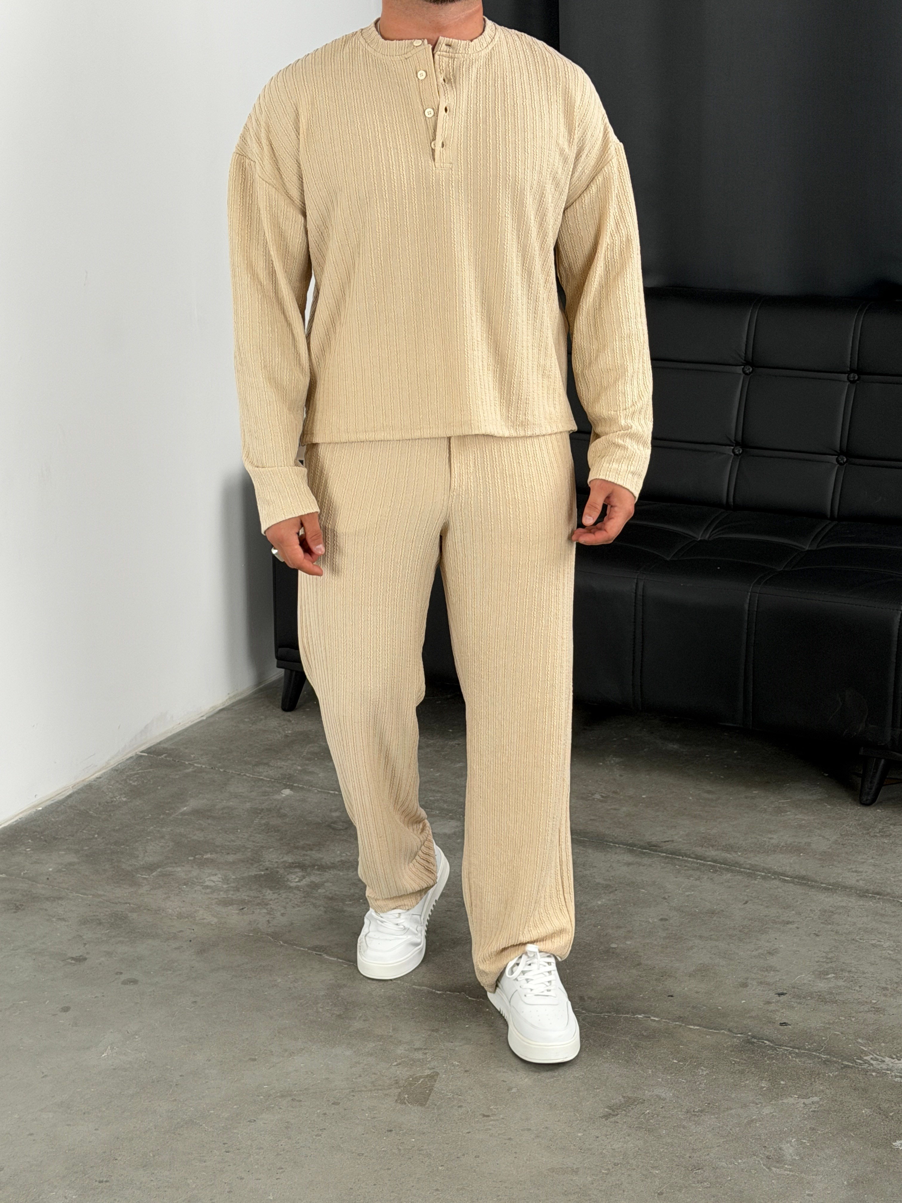 Burgu Desen Henley Model Takım Bej