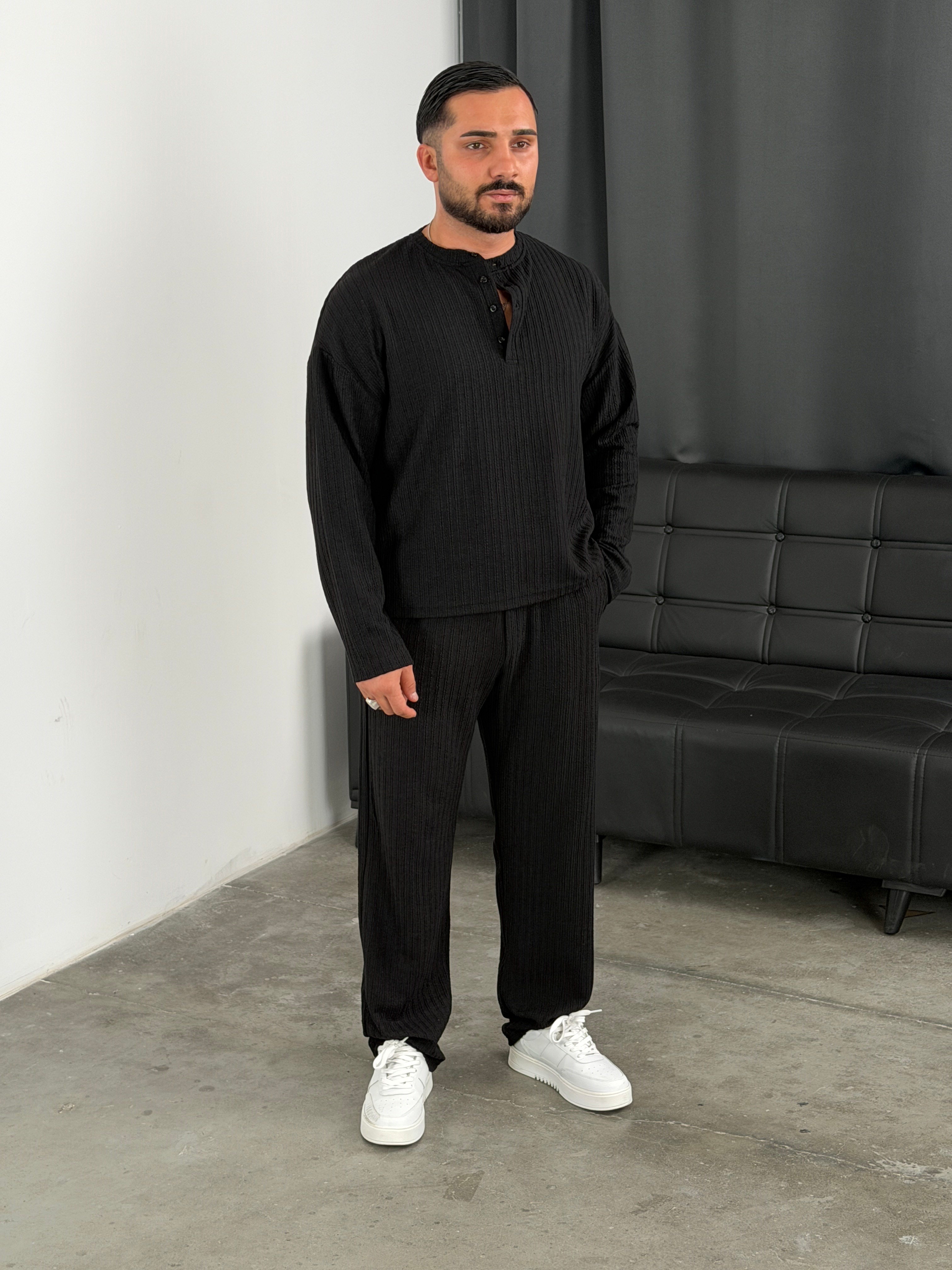 Burgu Desen Henley Model Takım Siyah