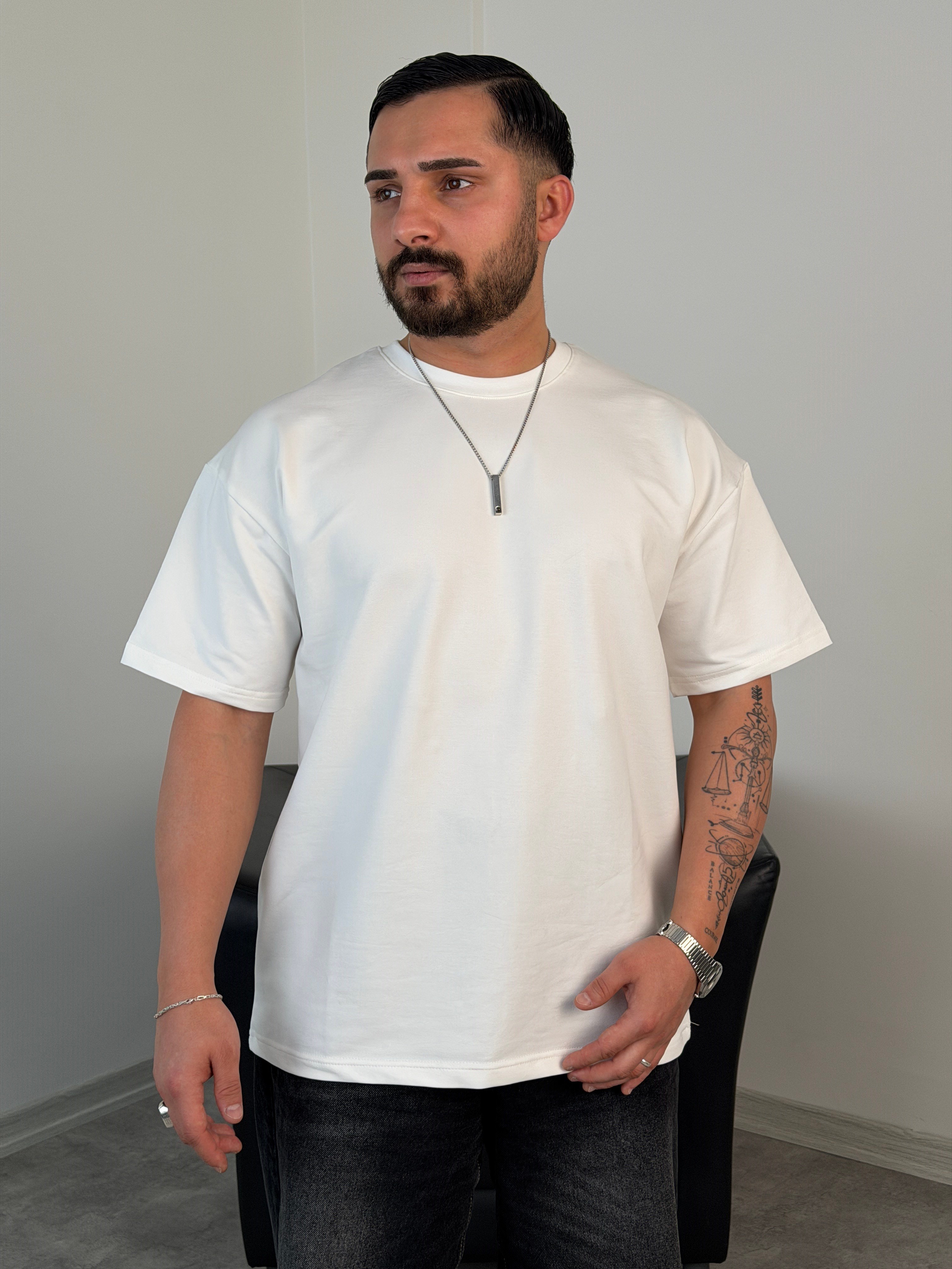 OVERSİZE GRAMAJLI BASİC TİŞÖRT BEYAZ