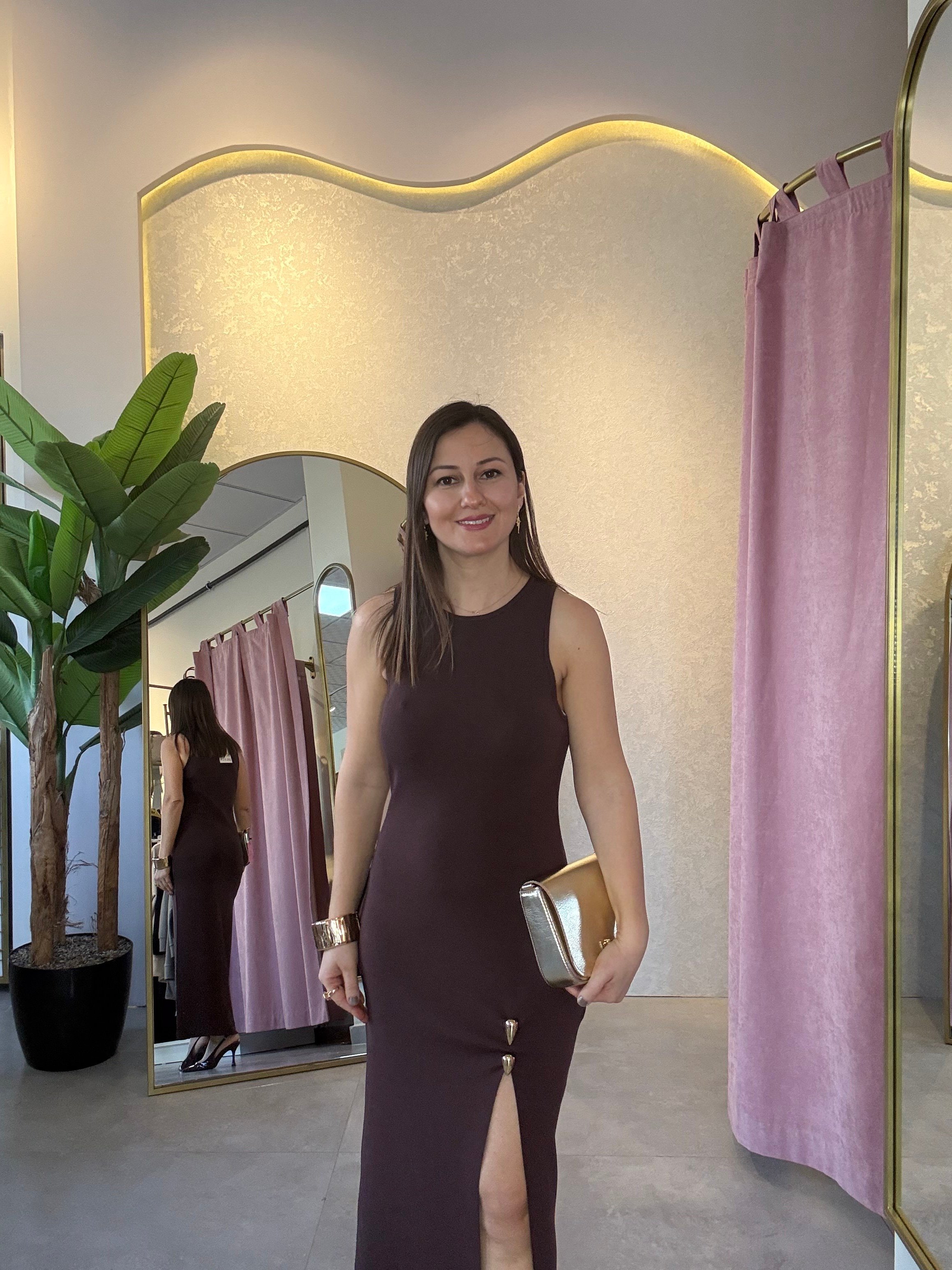 Aksesuar Detaylı Yırtmaçlı Kahve Triko Elbise