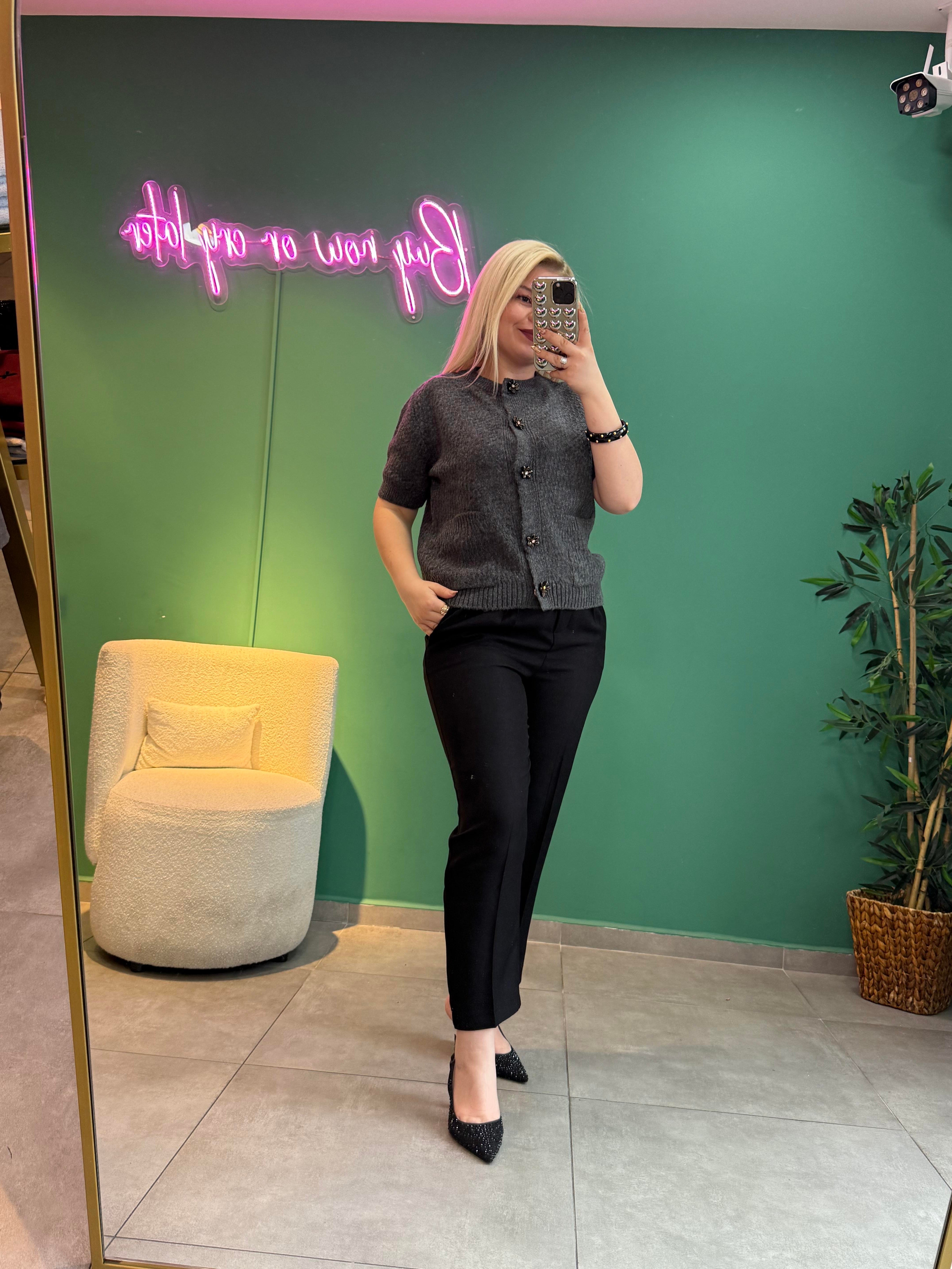 Antrasit Çiçek Düğmeli Kısa Kol Hırka