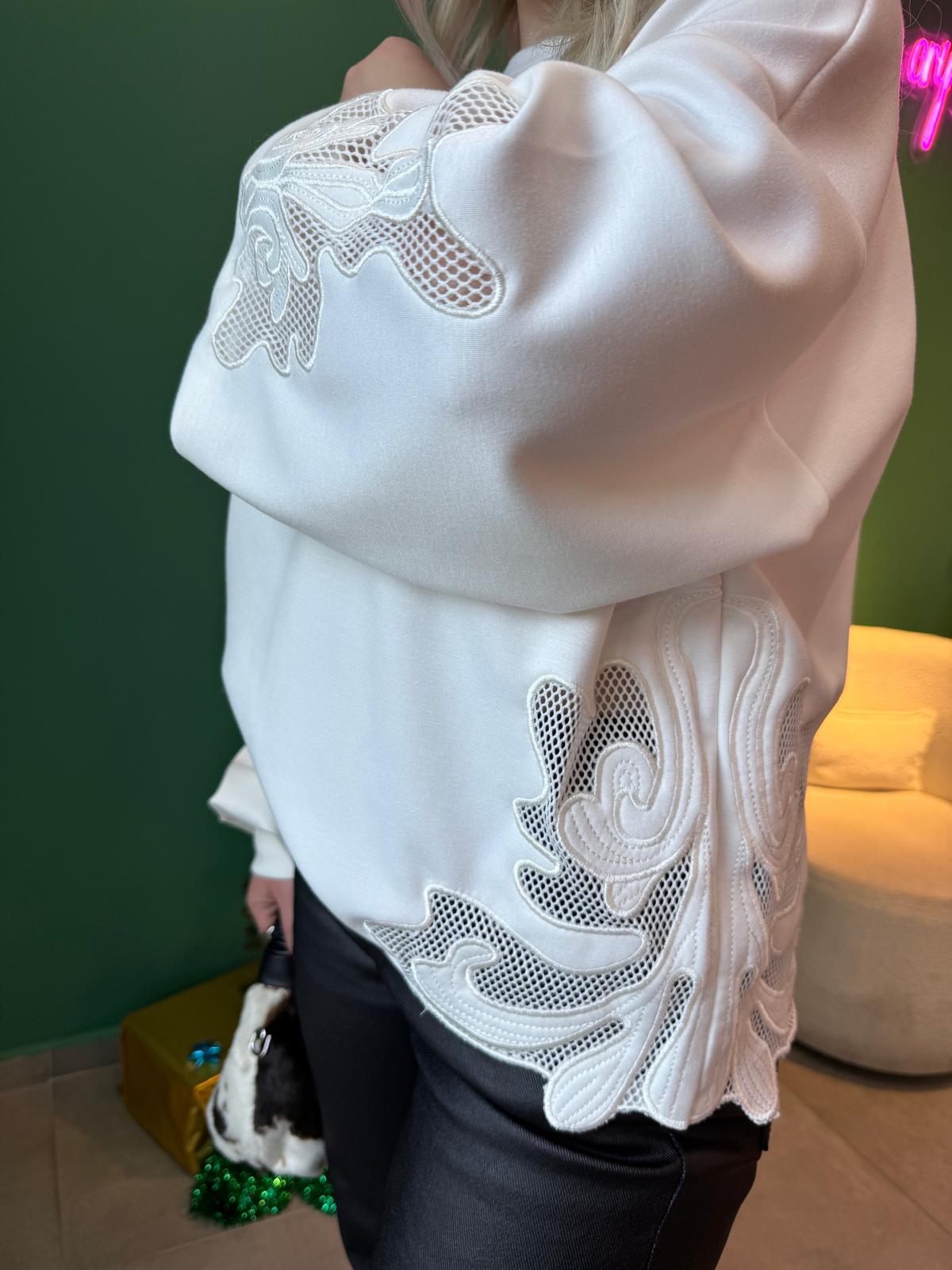 Beyaz Nakış Detaylı Modal Sweat
