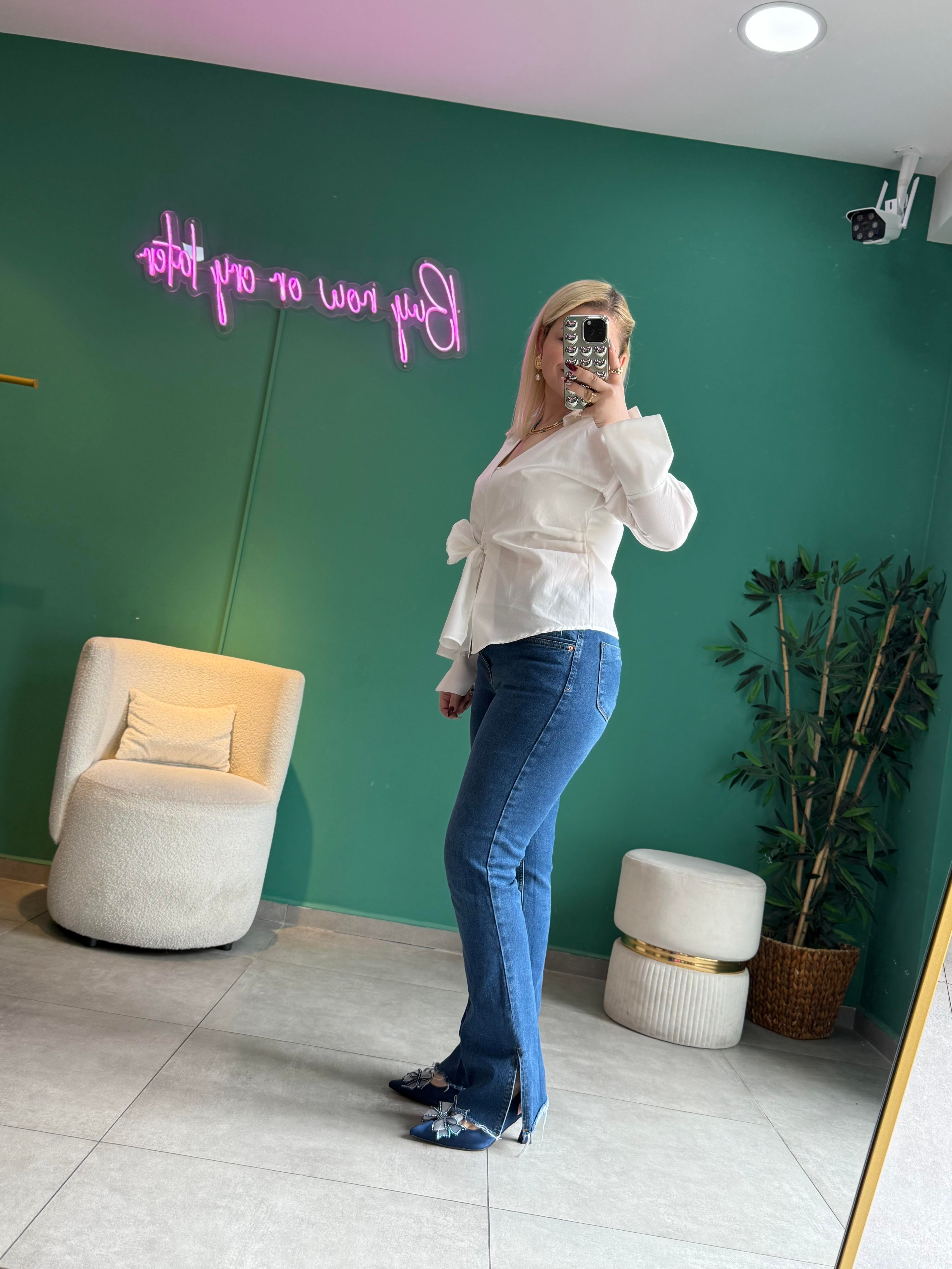 Beyaz Önü Bağlamalı Gömlek