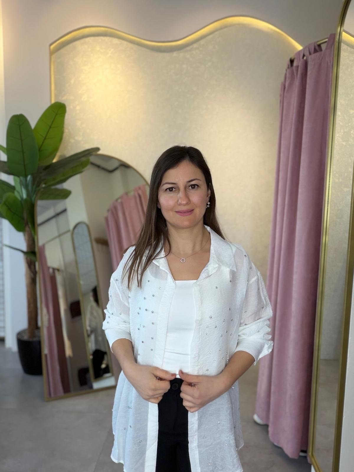 Beyaz Taşlı Gömlek