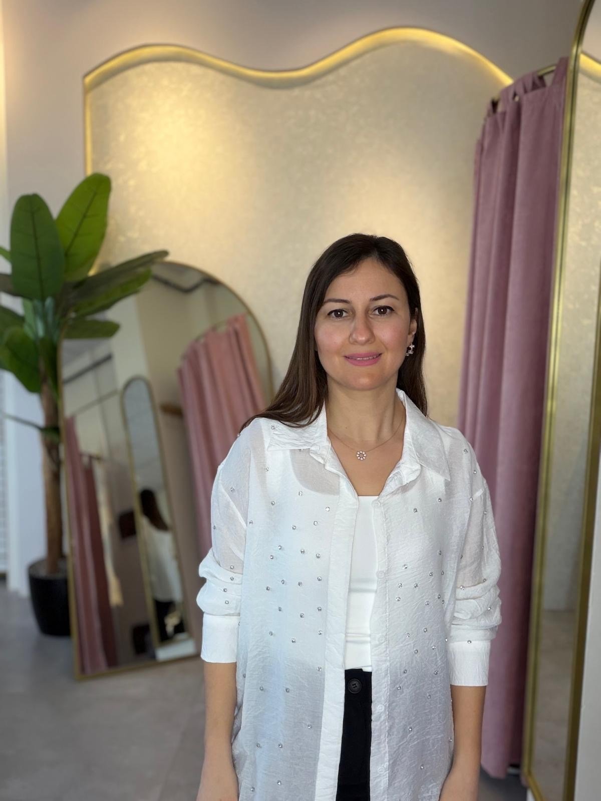 Beyaz Taşlı Gömlek