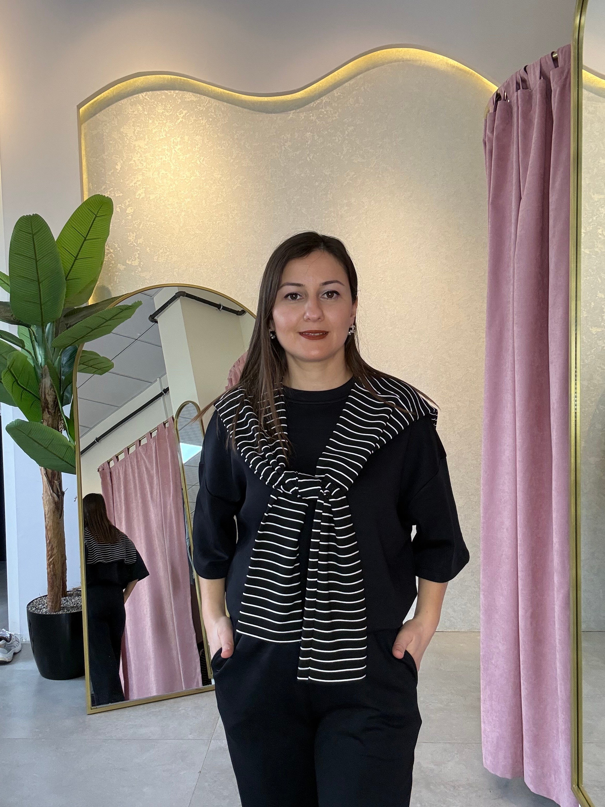 Çıkabilir Bağlama Detaylı Siyah Model Takım