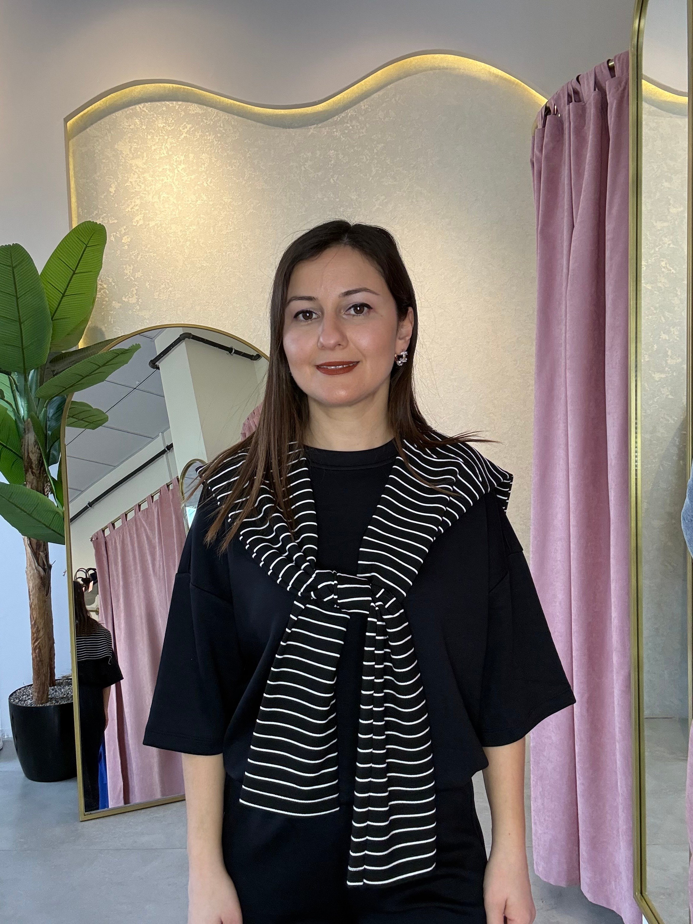 Çıkabilir Bağlama Detaylı Siyah Model Takım
