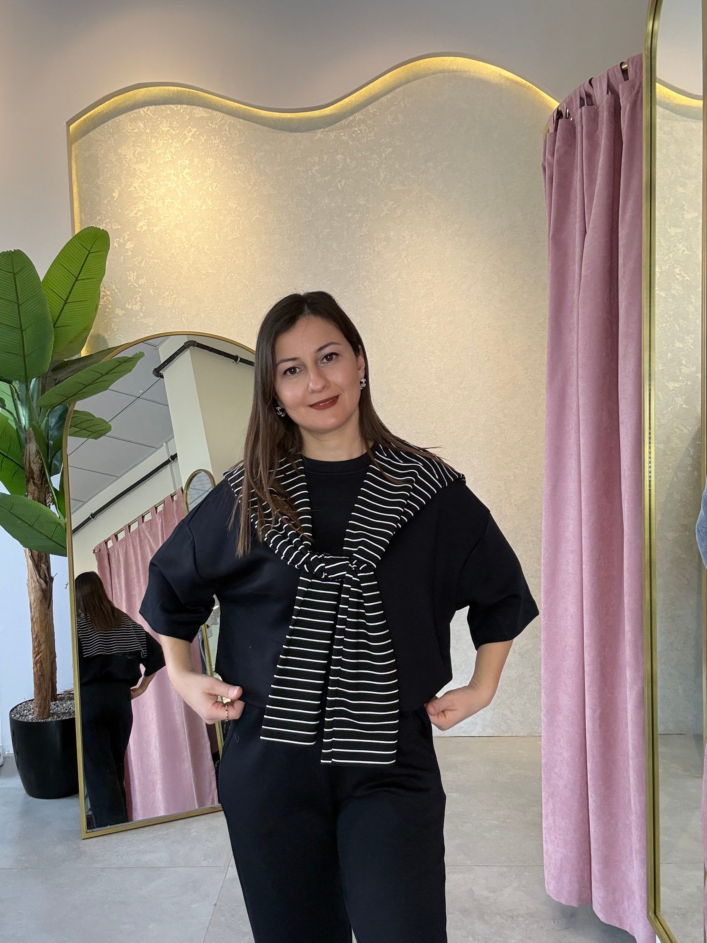Çıkabilir Bağlama Detaylı Siyah Model Takım