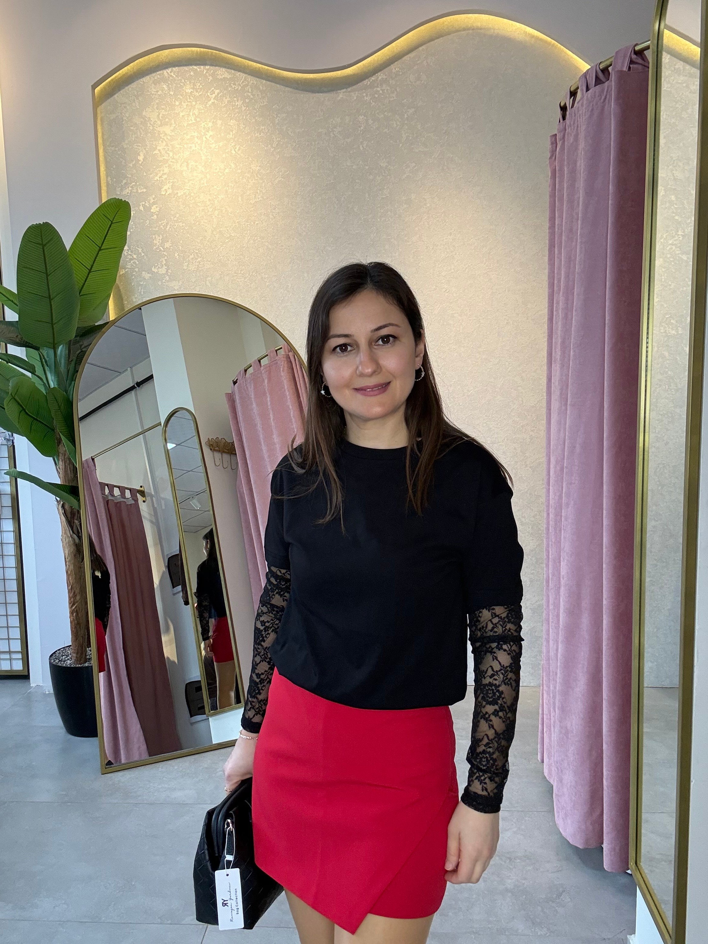 Dantel Detaylı Siyah Tişört