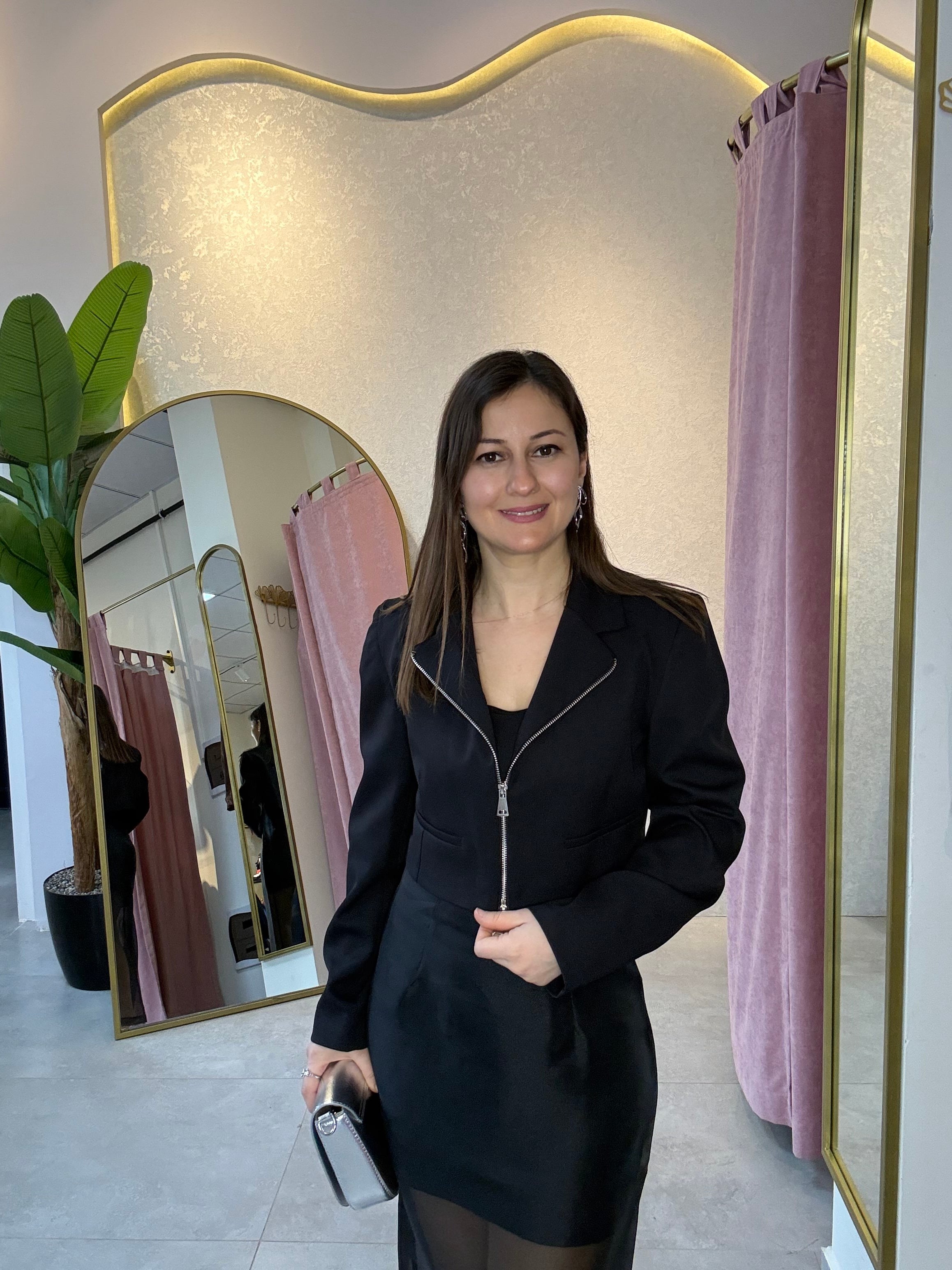 Fermuar Detaylı Kısa Siyah Blazer Ceket
