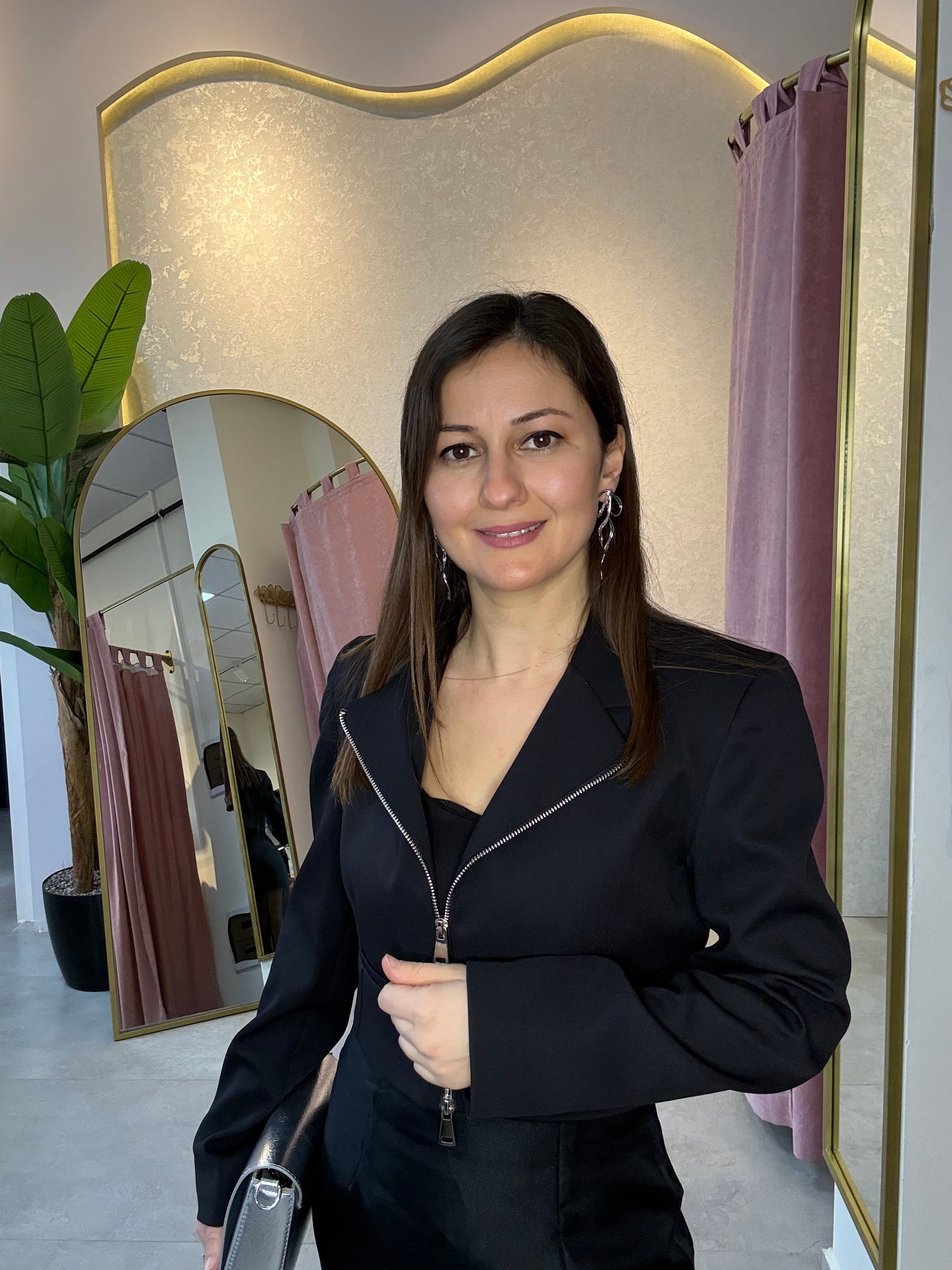 Fermuar Detaylı Kısa Siyah Blazer Ceket