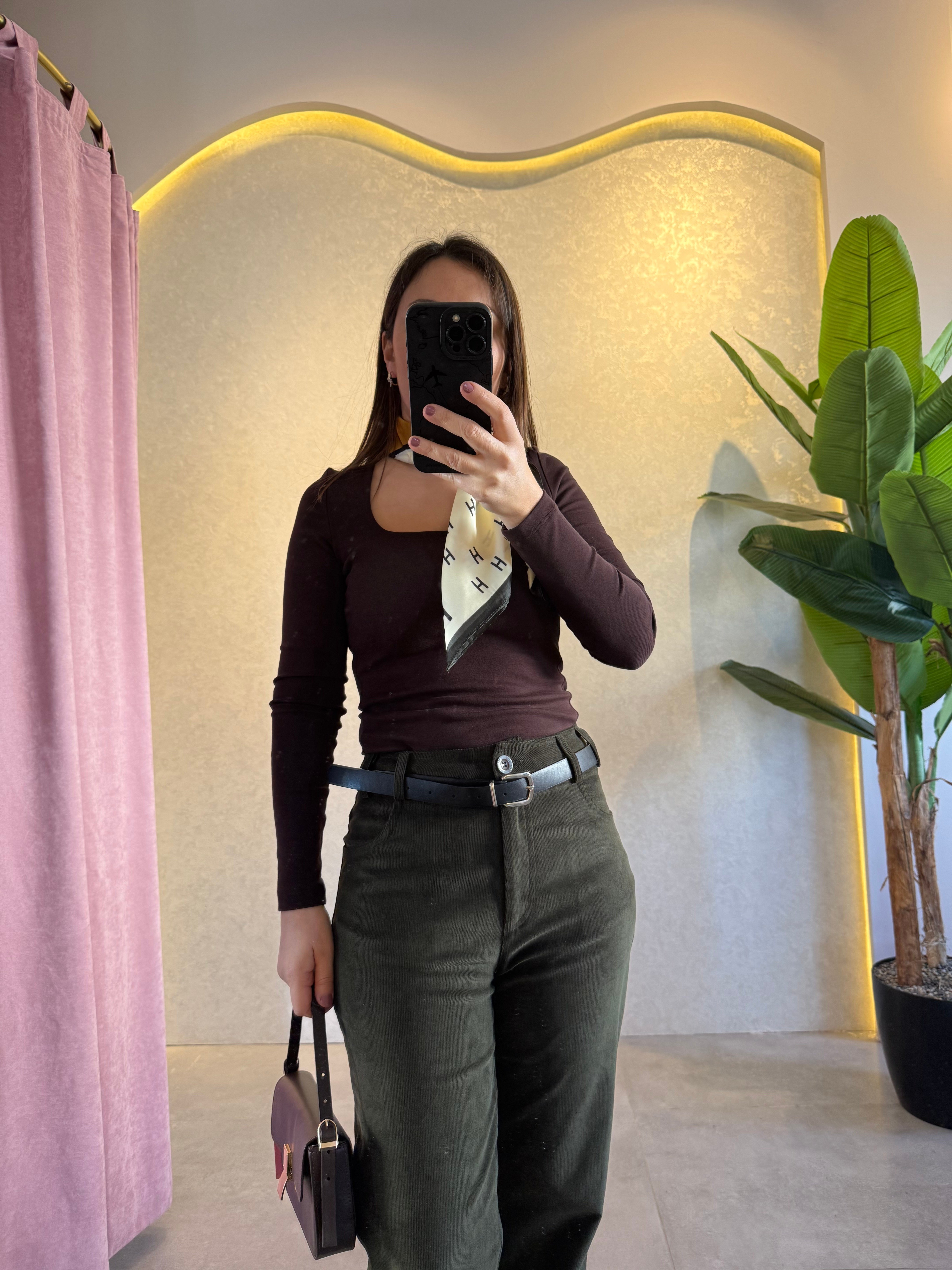 Kahve Kare Yaka Basıc Body