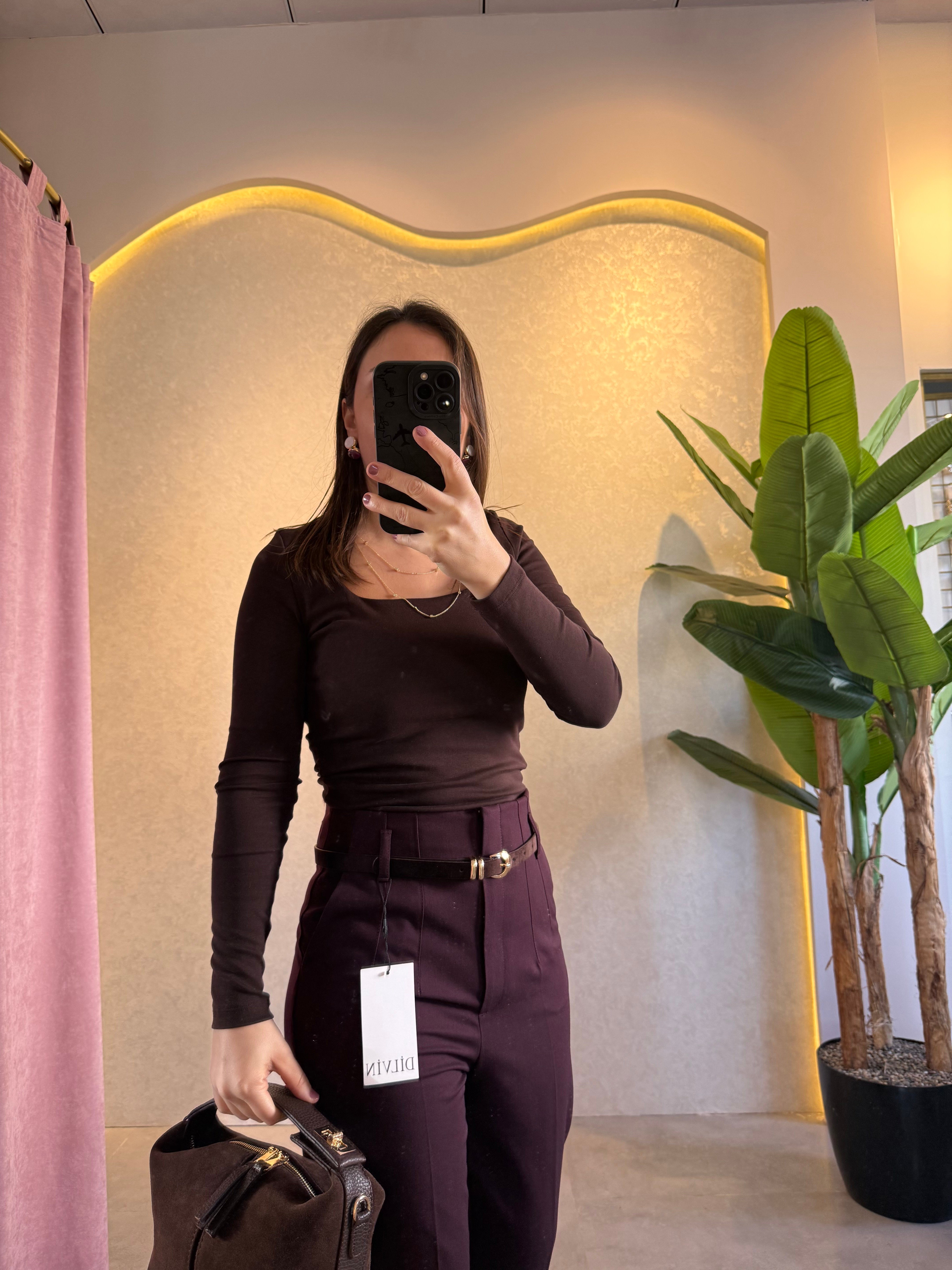 Kahve Kare Yaka Basıc Body