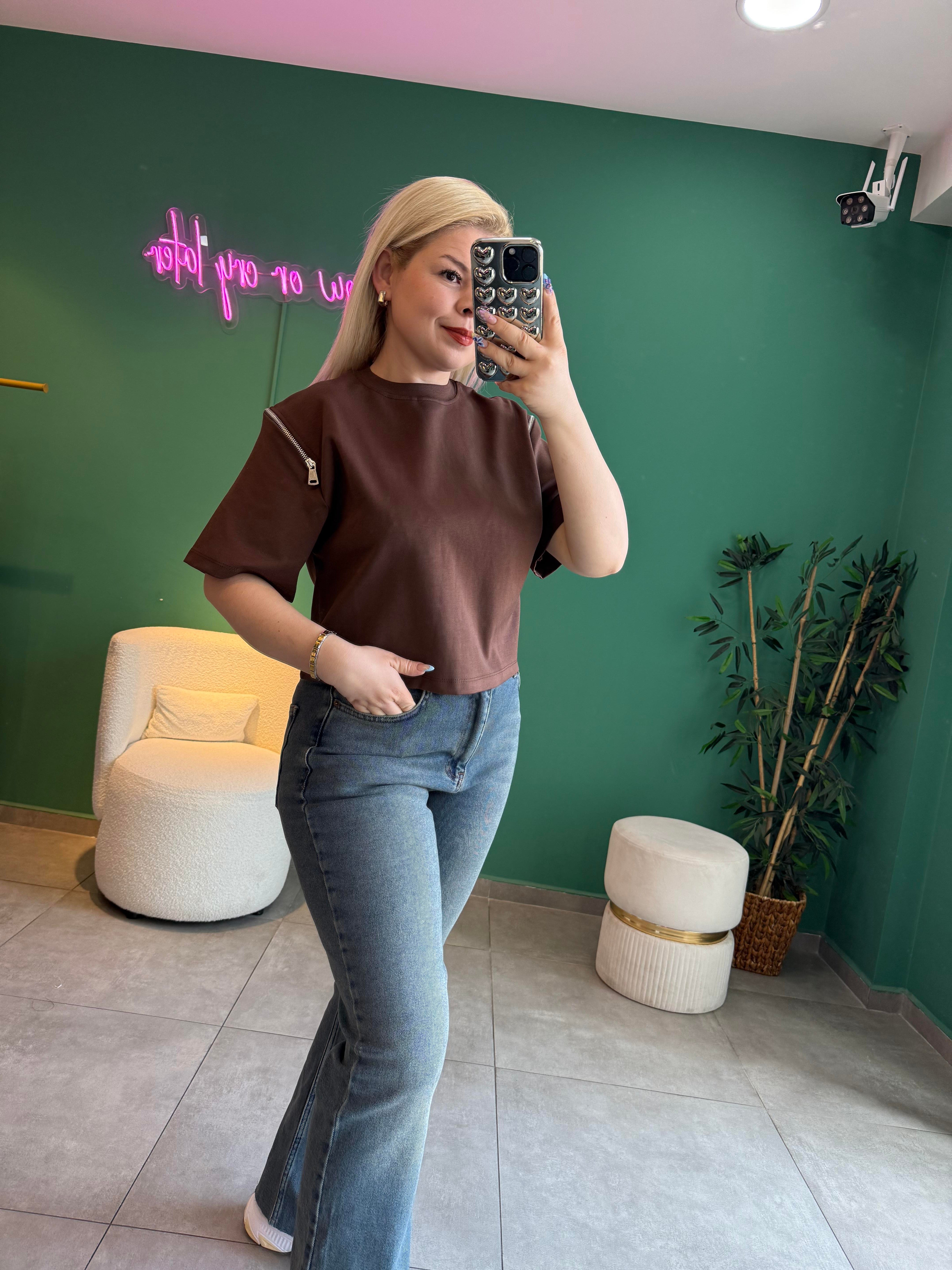 Kahve Koldan Fermuarlı Tişört