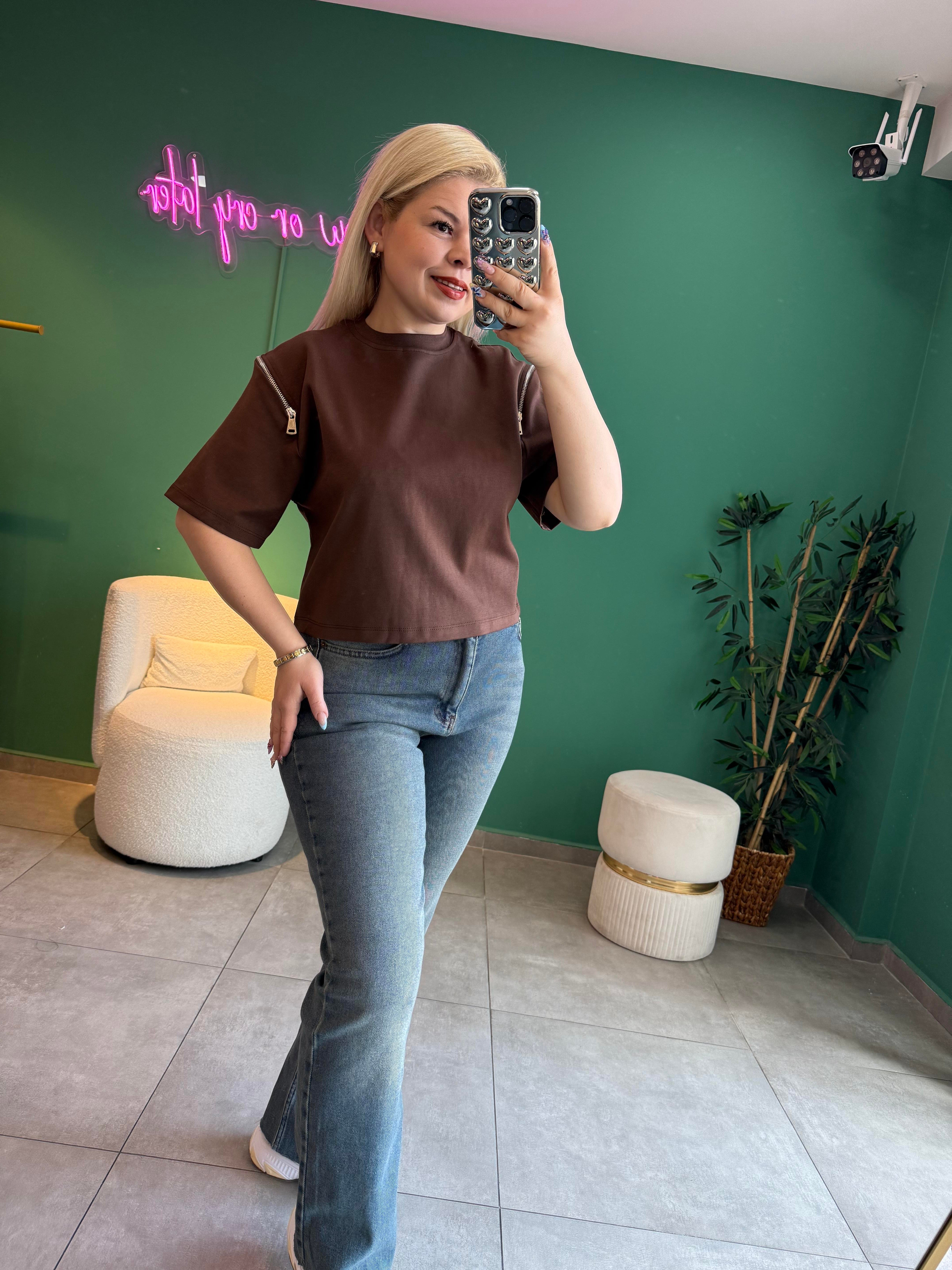 Kahve Koldan Fermuarlı Tişört